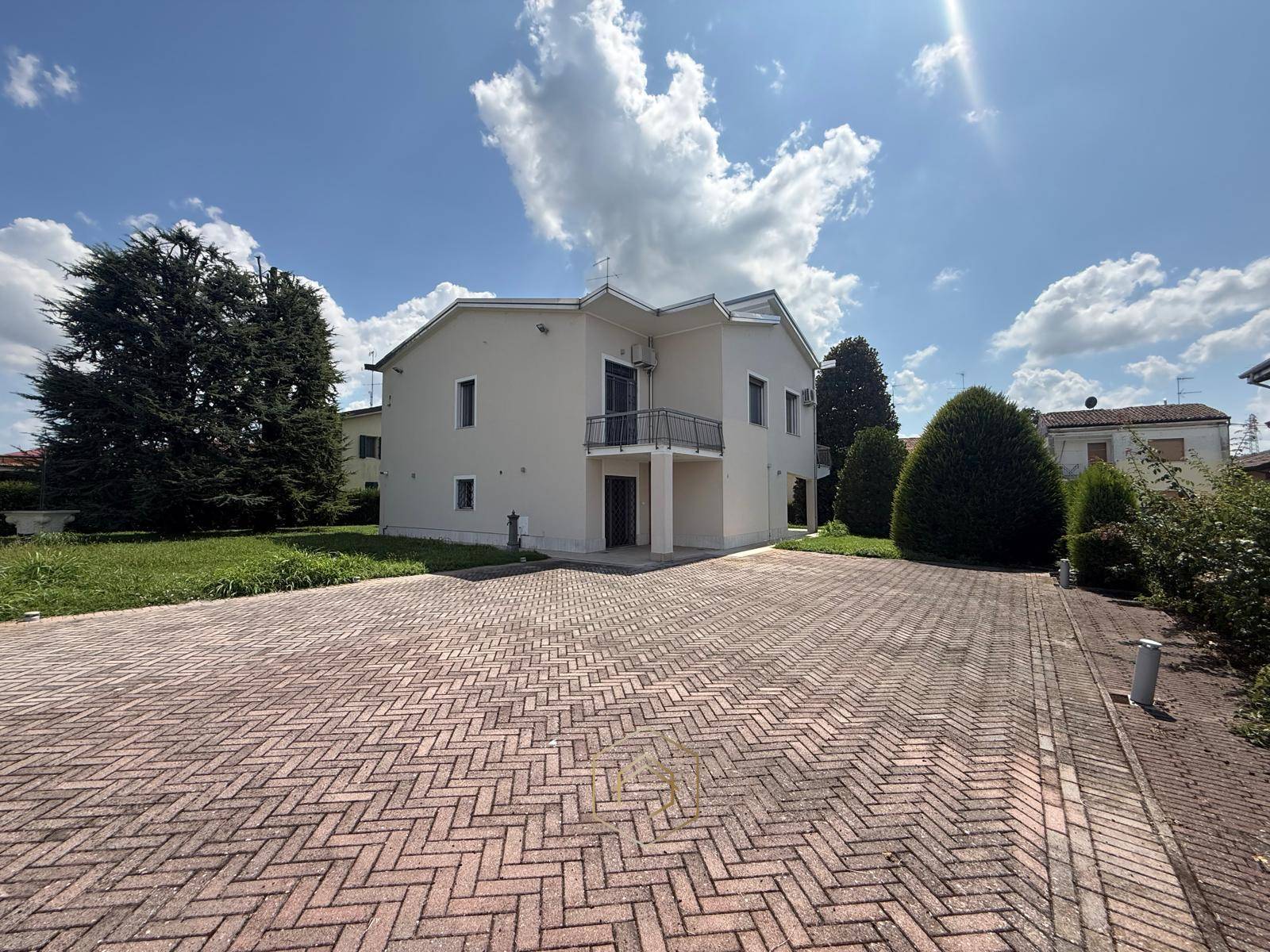 Casa / Villa / Villetta in vendita a Terre del Reno