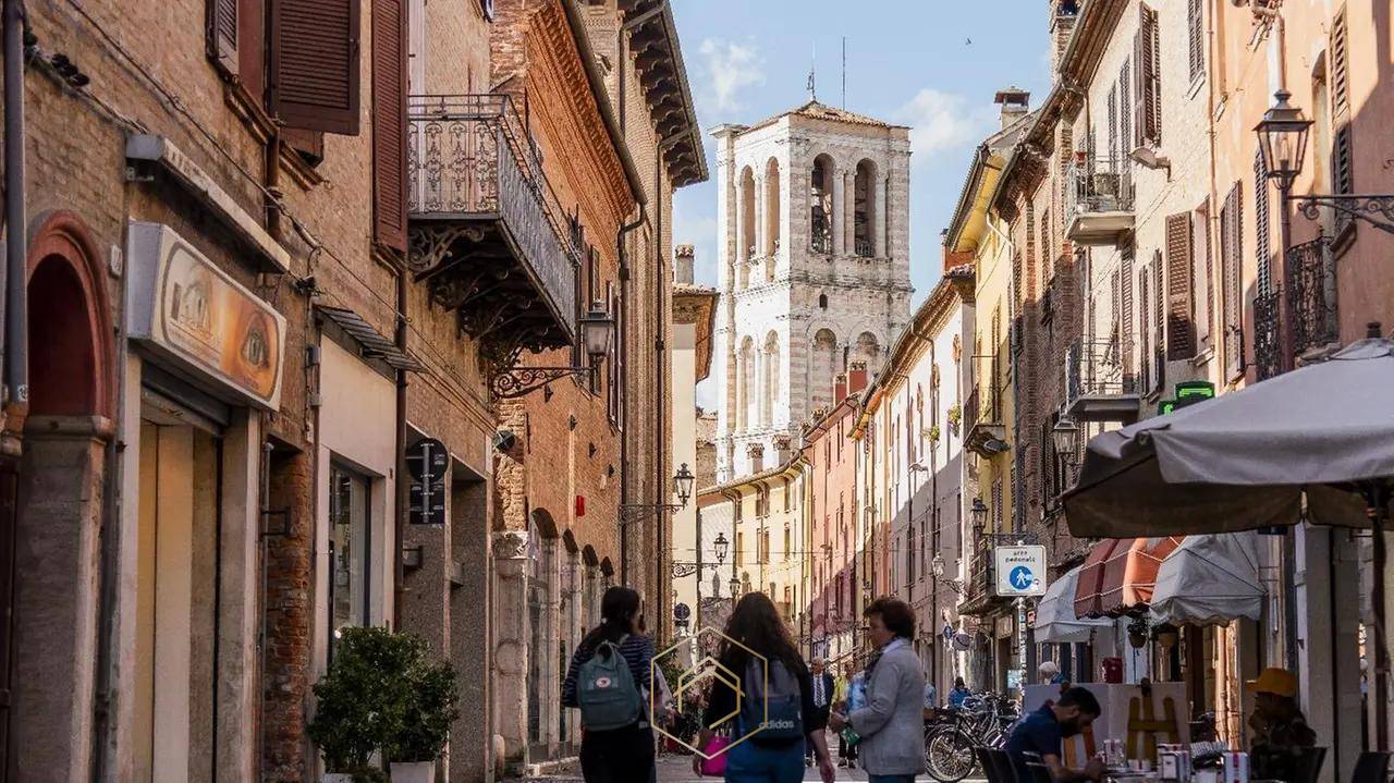 Negozio in affitto a Ferrara, Centro storico