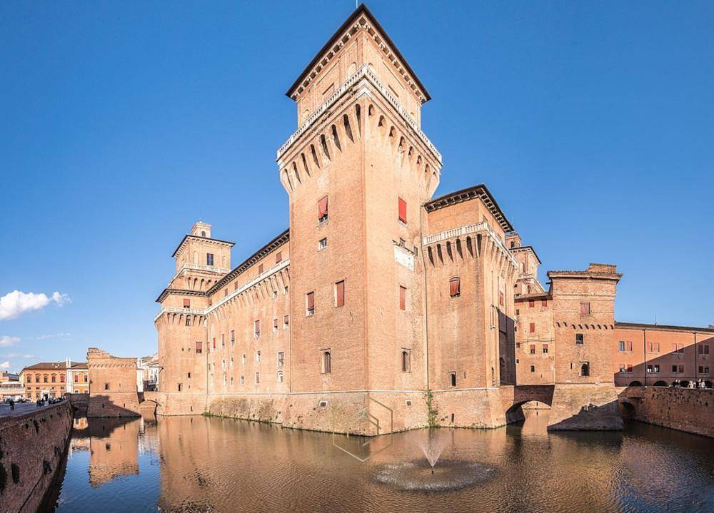 Negozio in affitto a Ferrara, Centro storico