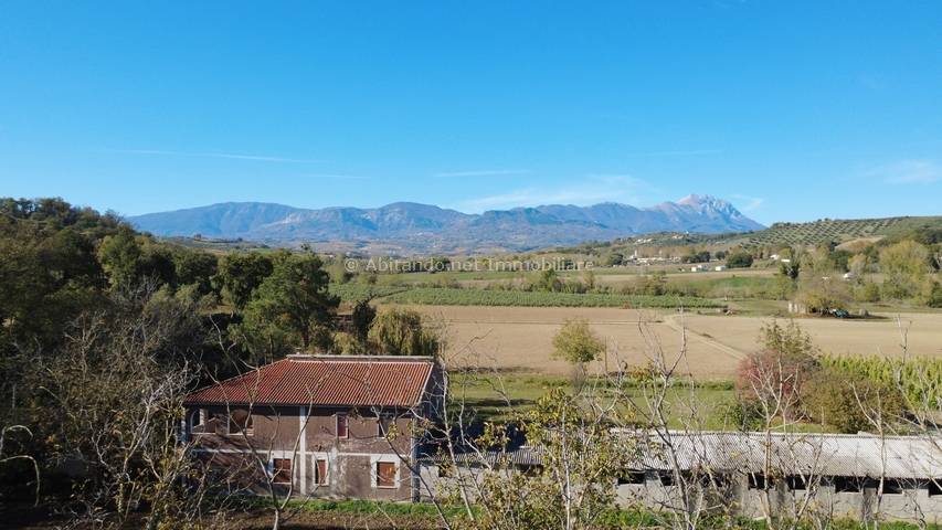 Bifamiliare in vendita a Loreto Aprutino