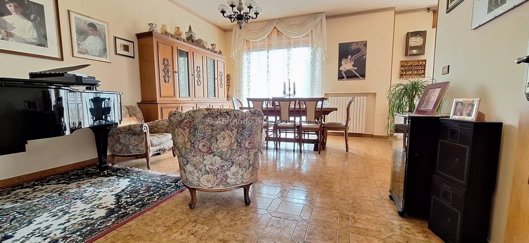 Bifamiliare in vendita a Loreto Aprutino