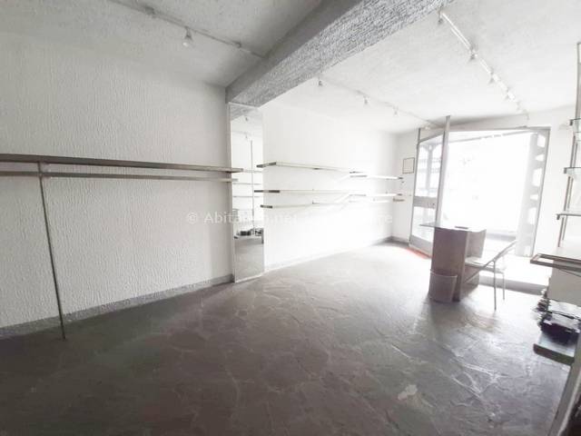 Locale commerciale in affitto a Penne