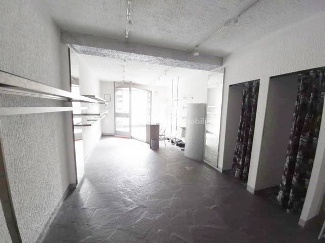 Locale commerciale in affitto a Penne