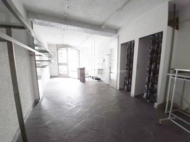 Locale commerciale in affitto a Penne