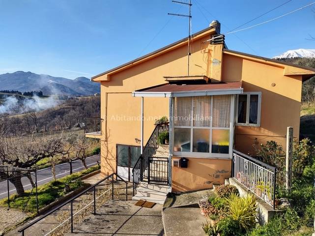 Casa singola in vendita a Farindola