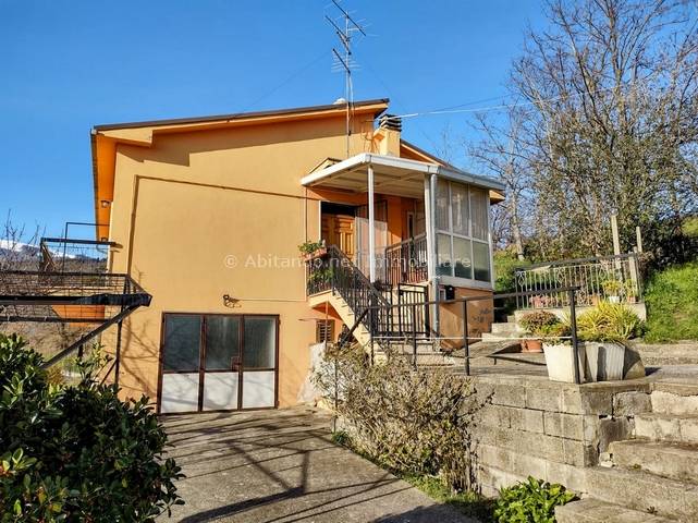 Casa singola in vendita a Farindola