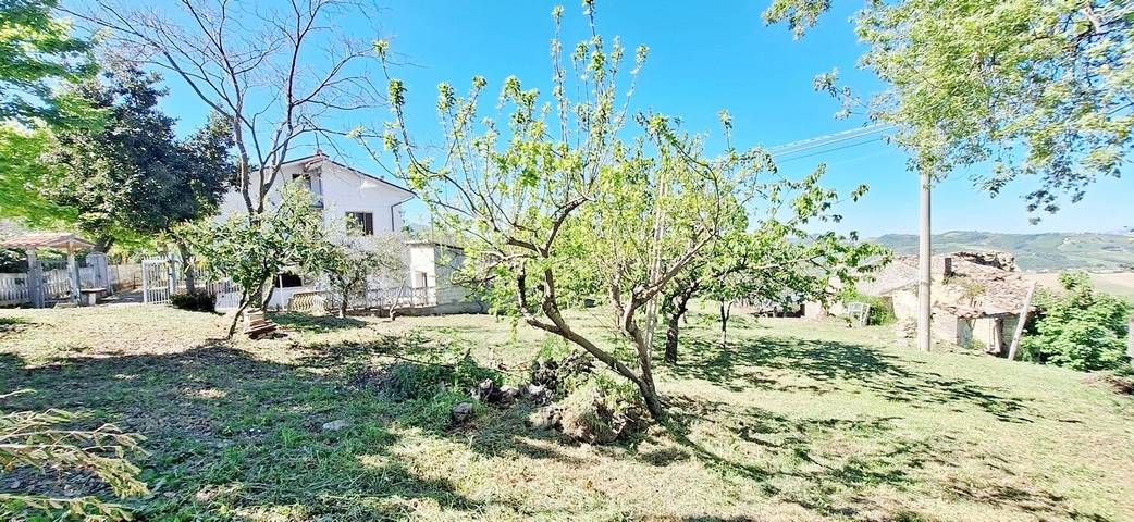 Casa singola in vendita a Montebello di Bertona