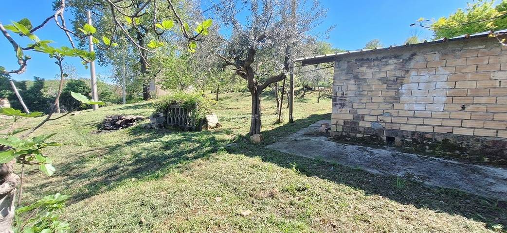 Casa singola in vendita a Montebello di Bertona