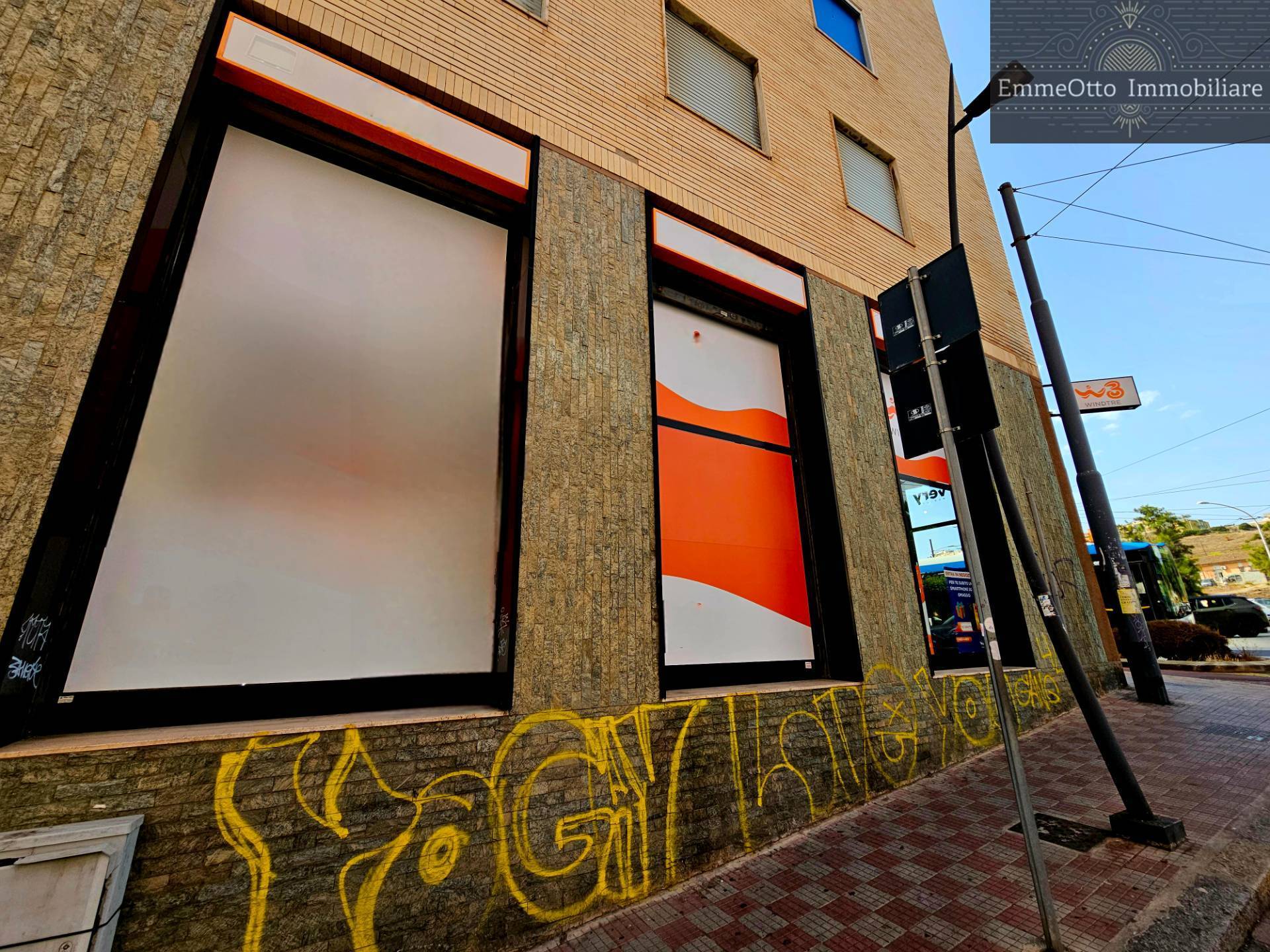 Locale commerciale in affitto a Cagliari, Is Mirrionis