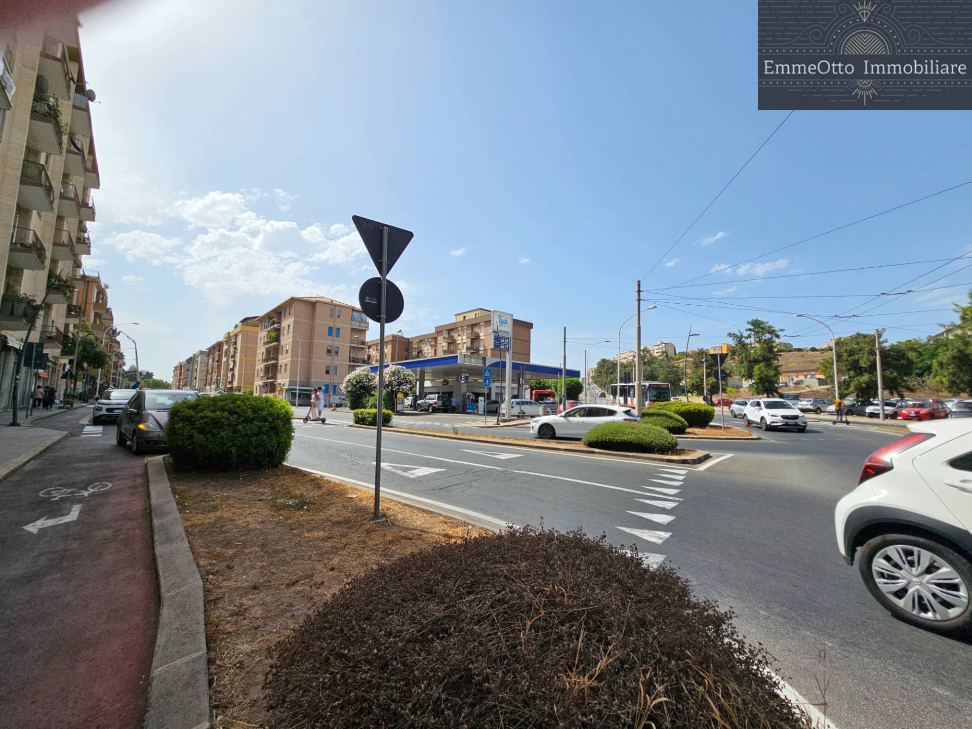Locale commerciale in affitto a Cagliari, Is Mirrionis