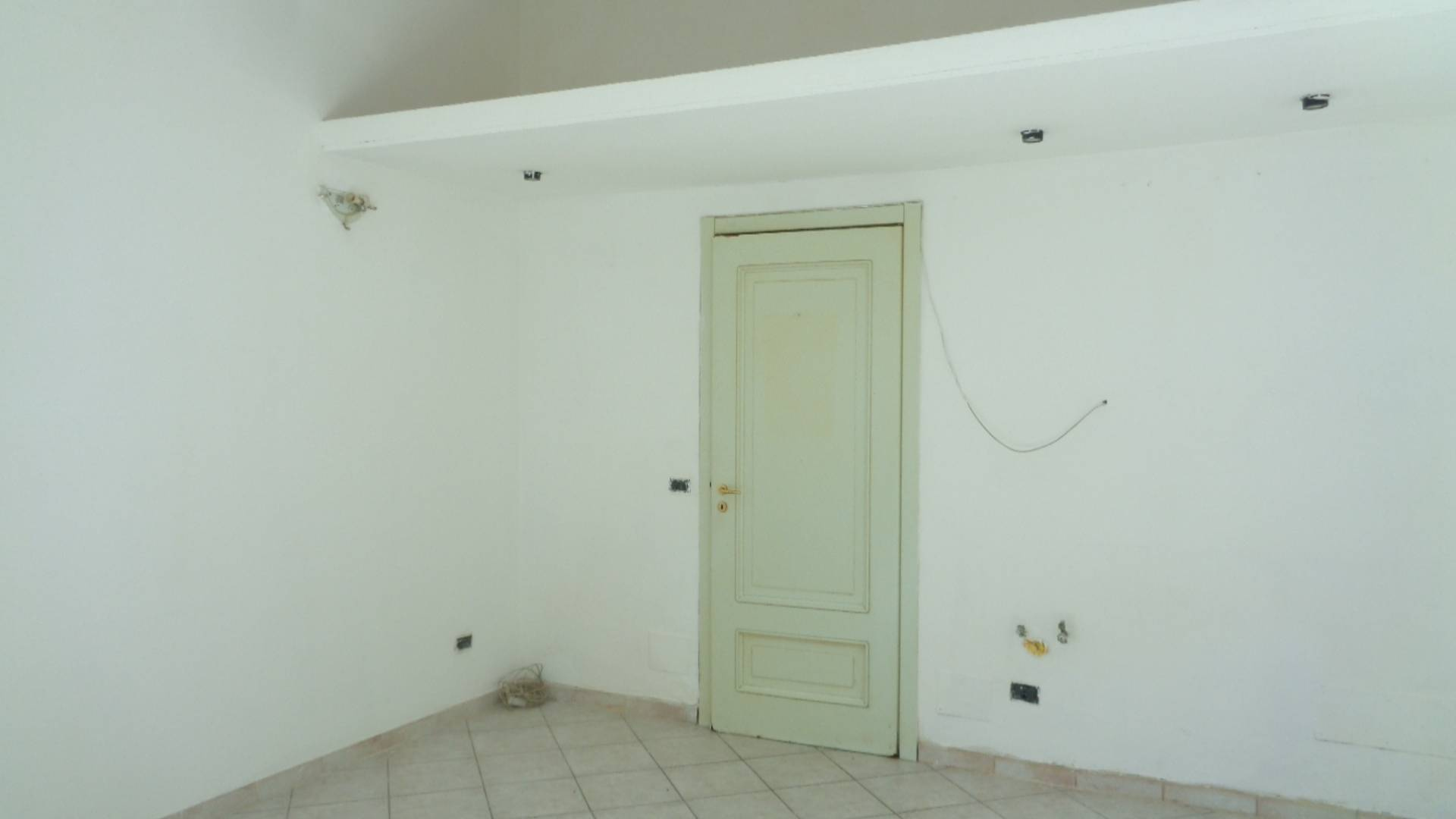 Ufficio in vendita a Ferrara, MONTEBELLO - PIAZZA ARIOSTEA