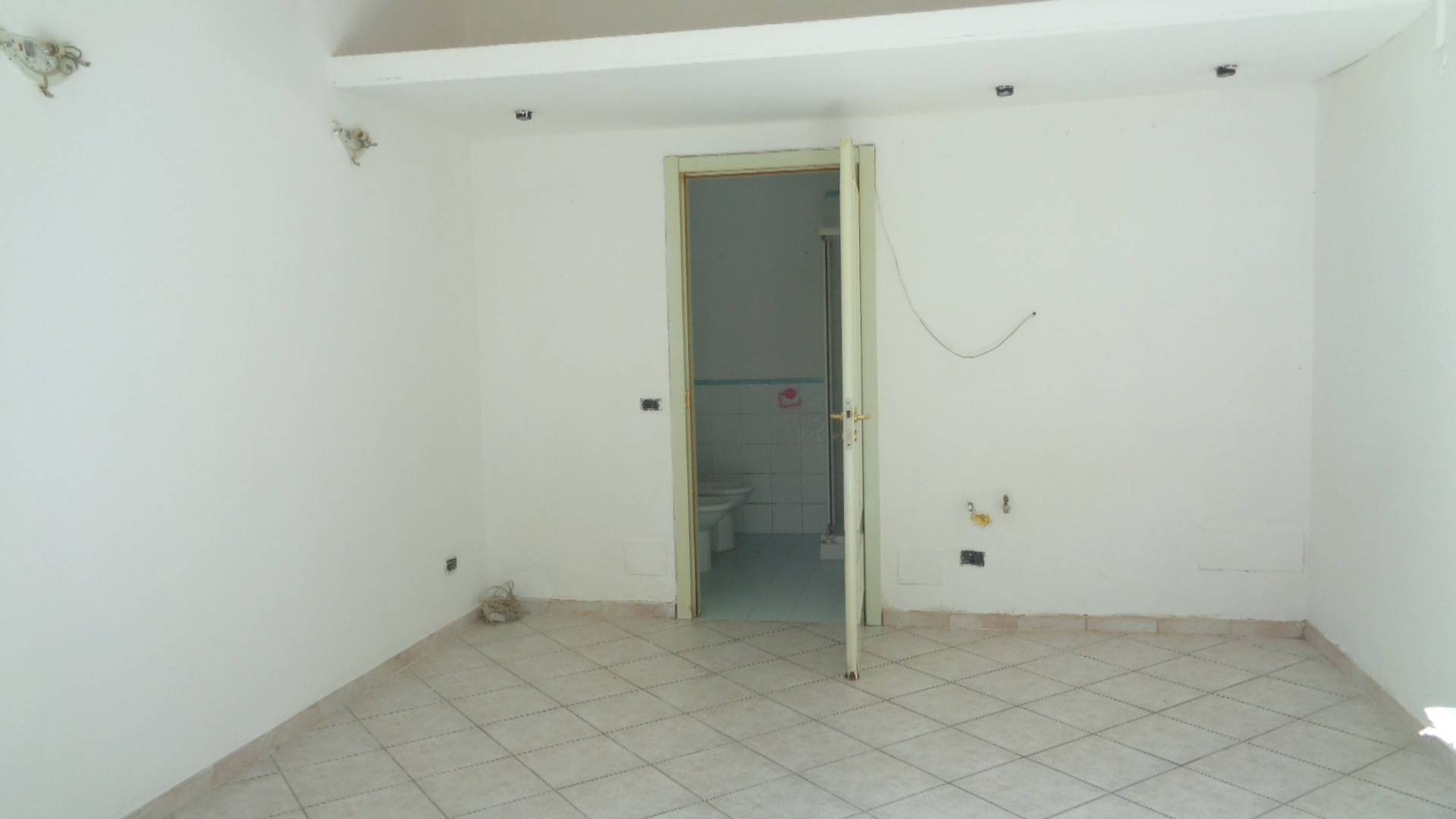 Ufficio in vendita a Ferrara, MONTEBELLO - PIAZZA ARIOSTEA