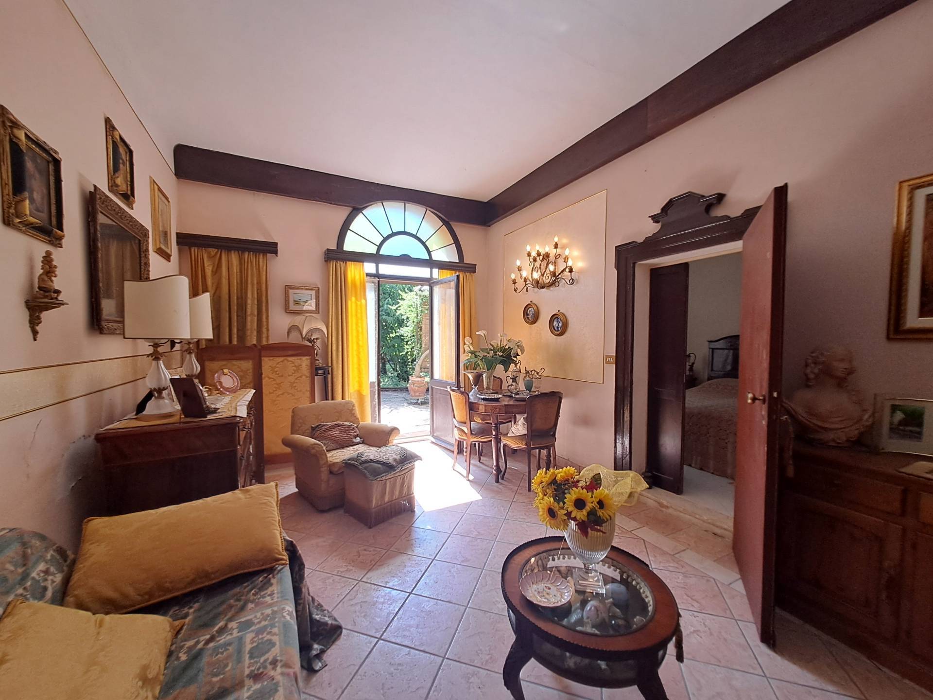 Casa con ingresso indipendente in vendita a Ferrara, PORTA PO - VIALE CAVOUR