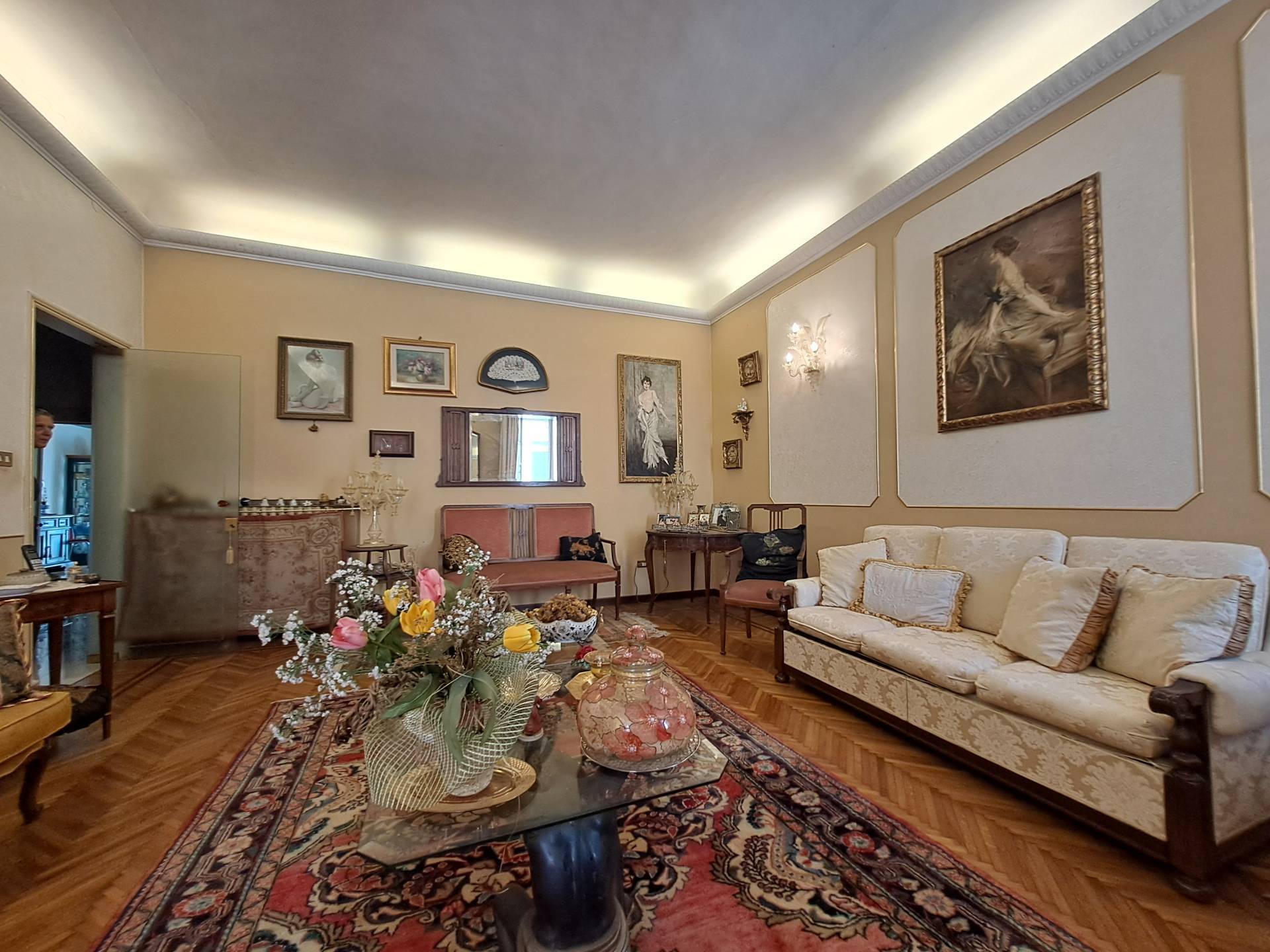 Casa con ingresso indipendente in vendita a Ferrara, PORTA PO - VIALE CAVOUR