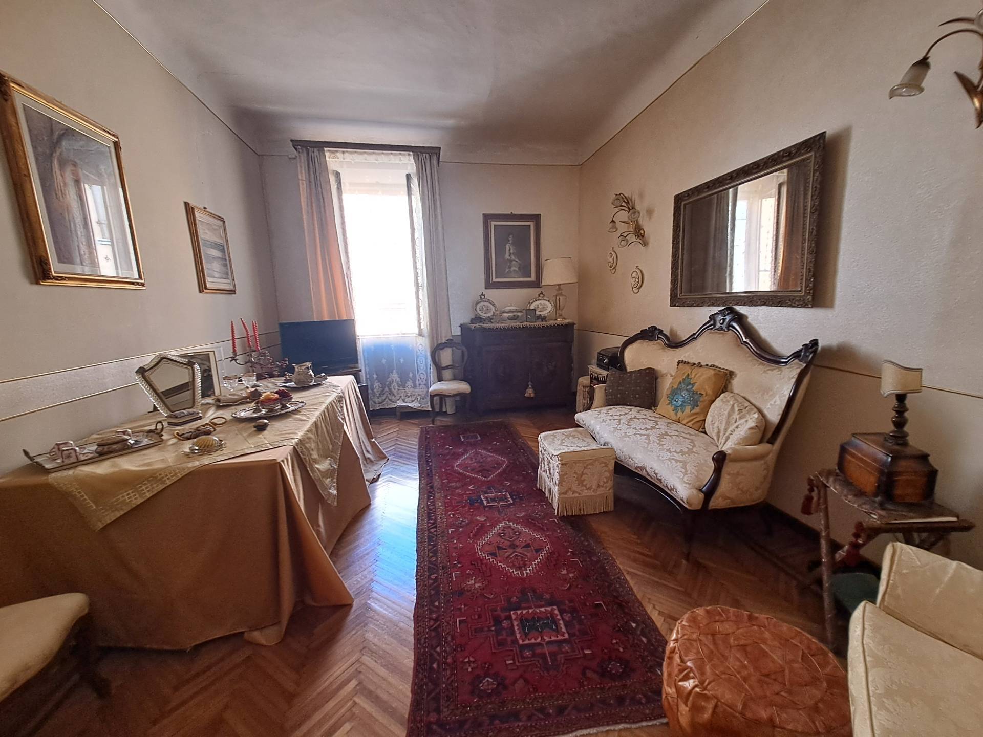 Casa con ingresso indipendente in vendita a Ferrara, PORTA PO - VIALE CAVOUR