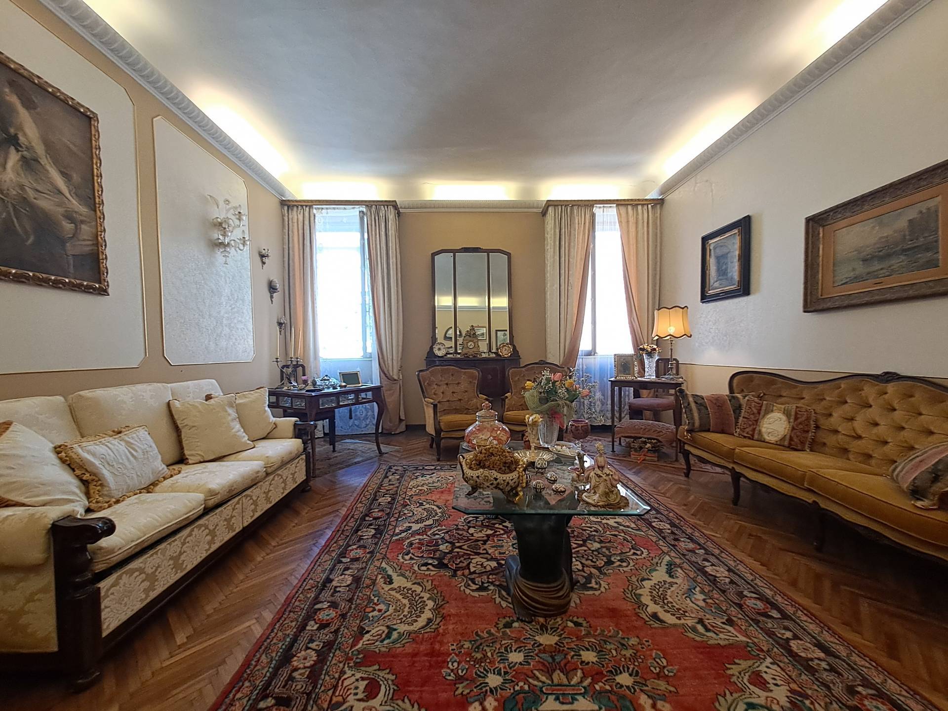 Casa con ingresso indipendente in vendita a Ferrara, PORTA PO - VIALE CAVOUR