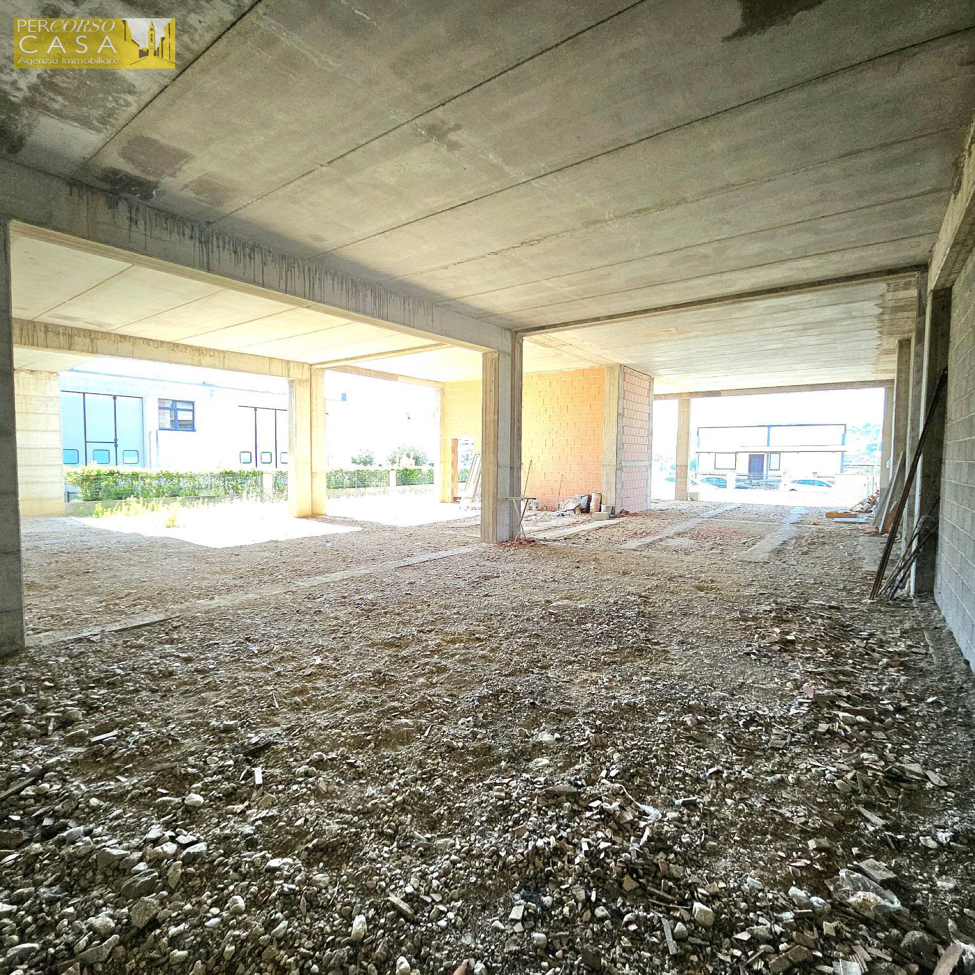 Capannone in vendita a Bellante