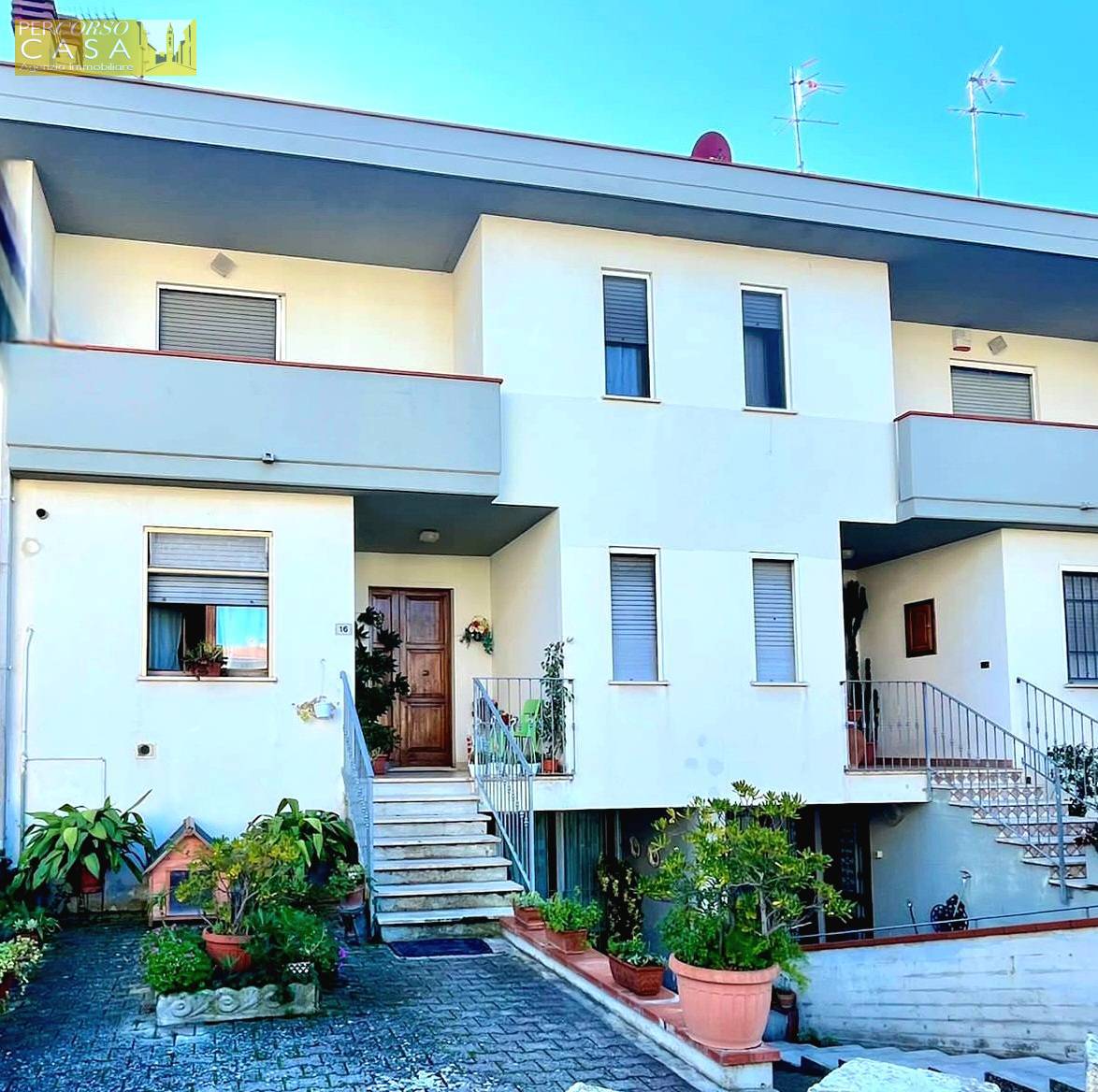 Villette a schiera in vendita a Sant'Omero, Garrufo