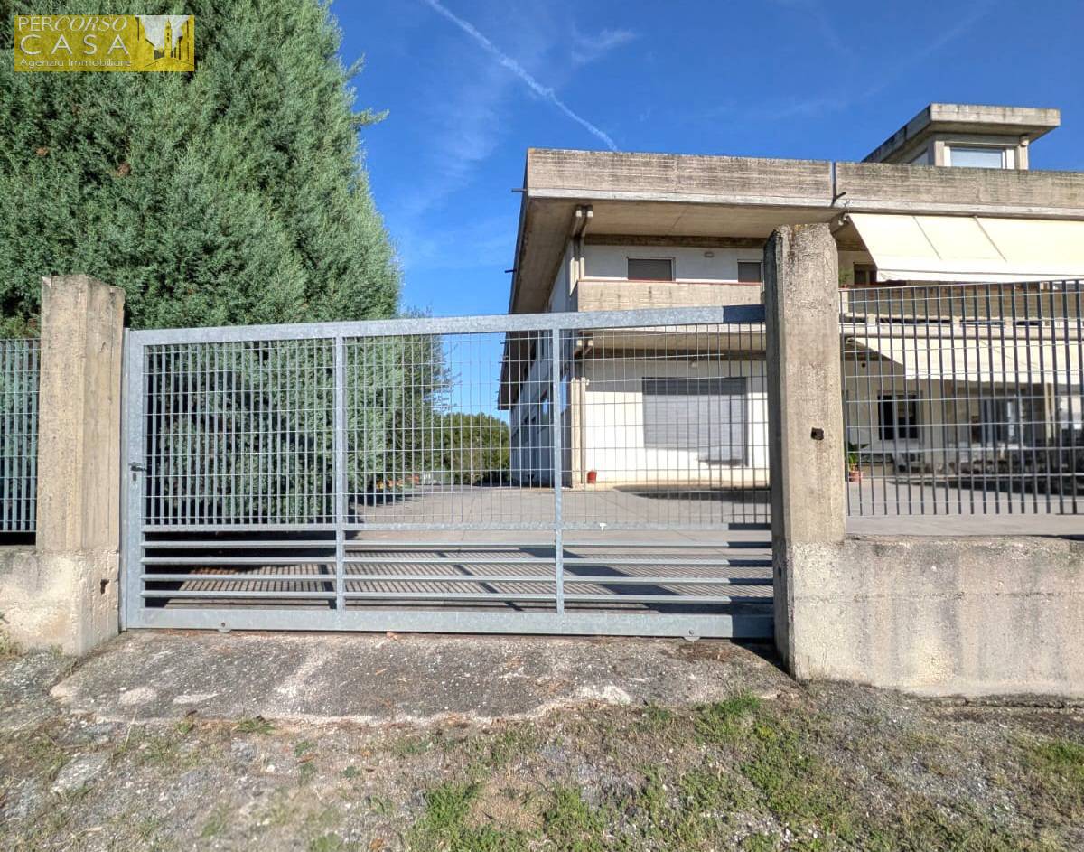 Opificio in affitto a Castellalto, Petriccione