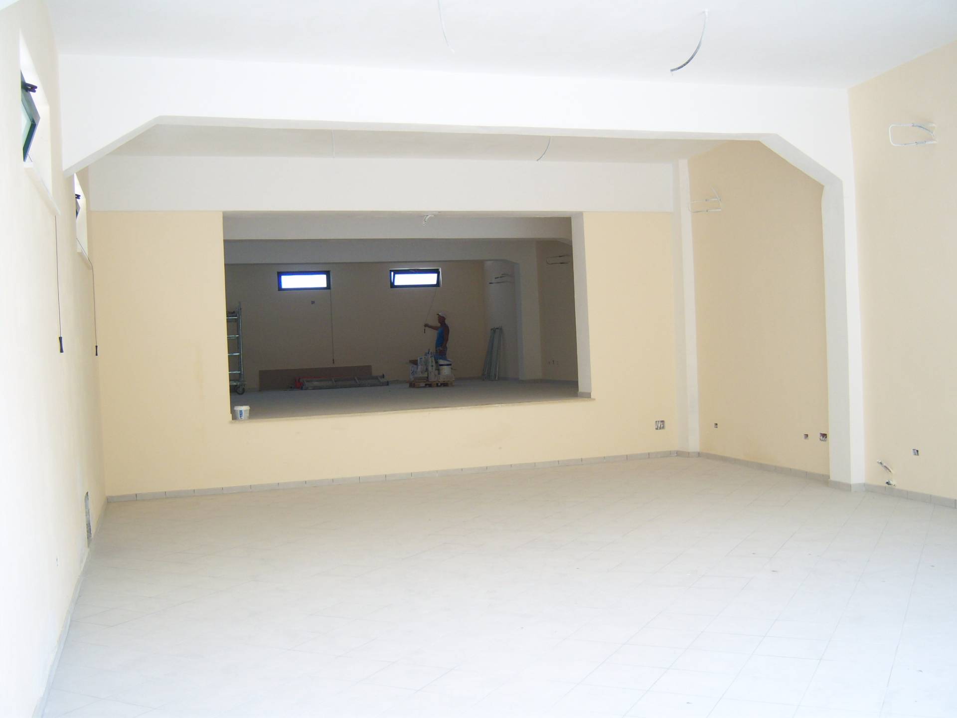 Locale Commerciale in affitto a Nereto, Vibrata