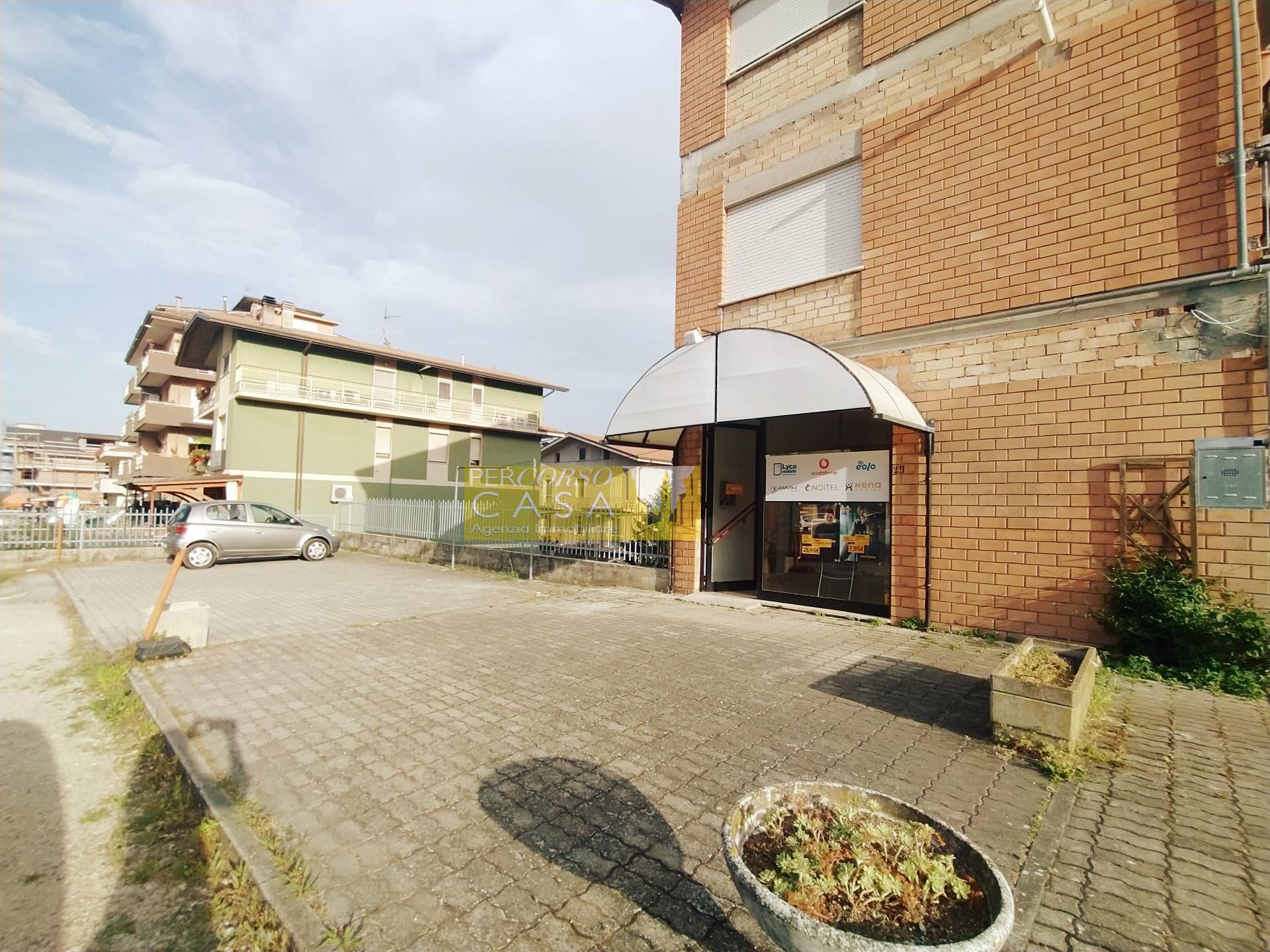 Locale Commerciale in vendita a Bellante, Bellante Stazione