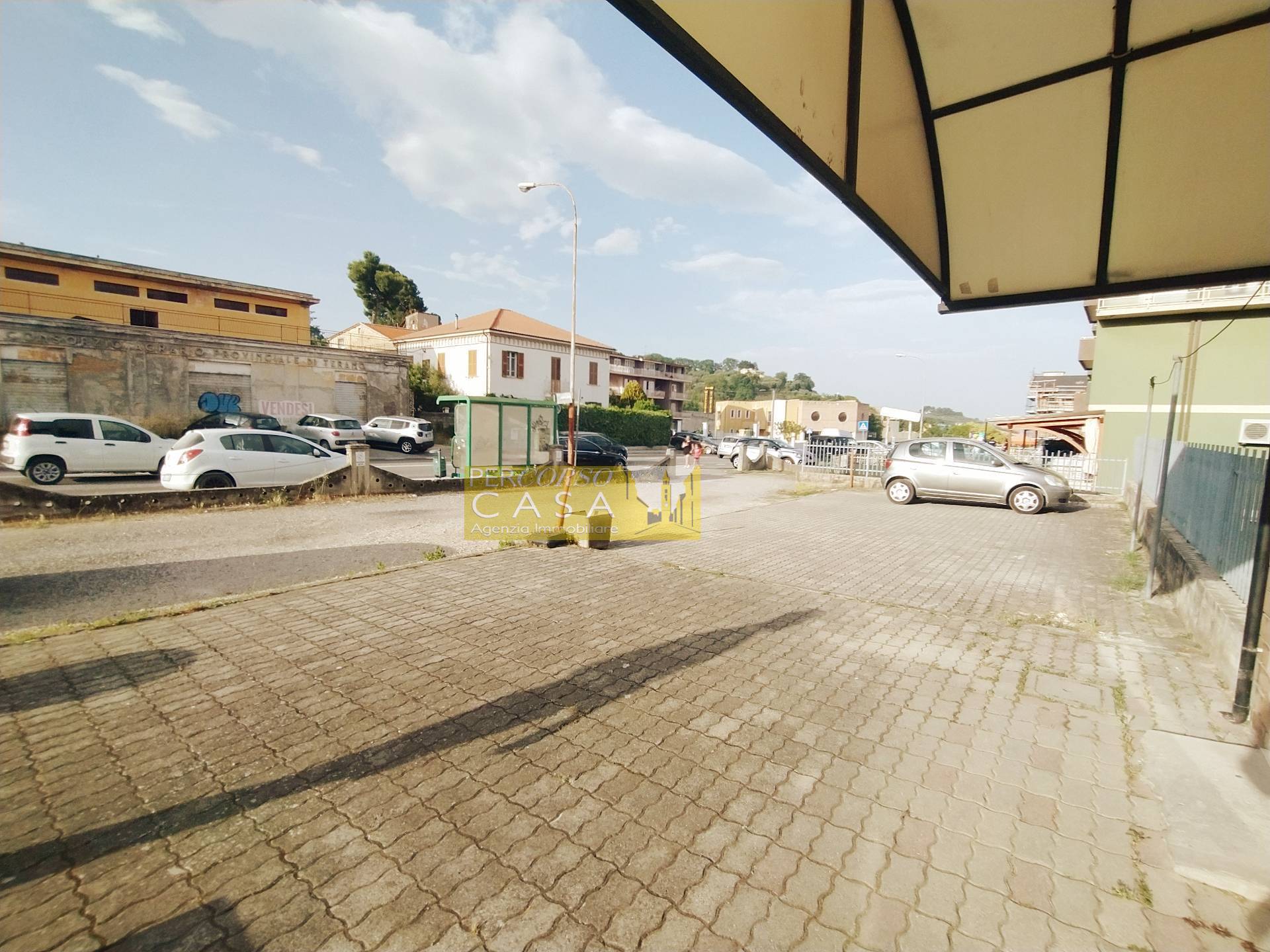 Locale Commerciale in vendita a Bellante, Bellante Stazione