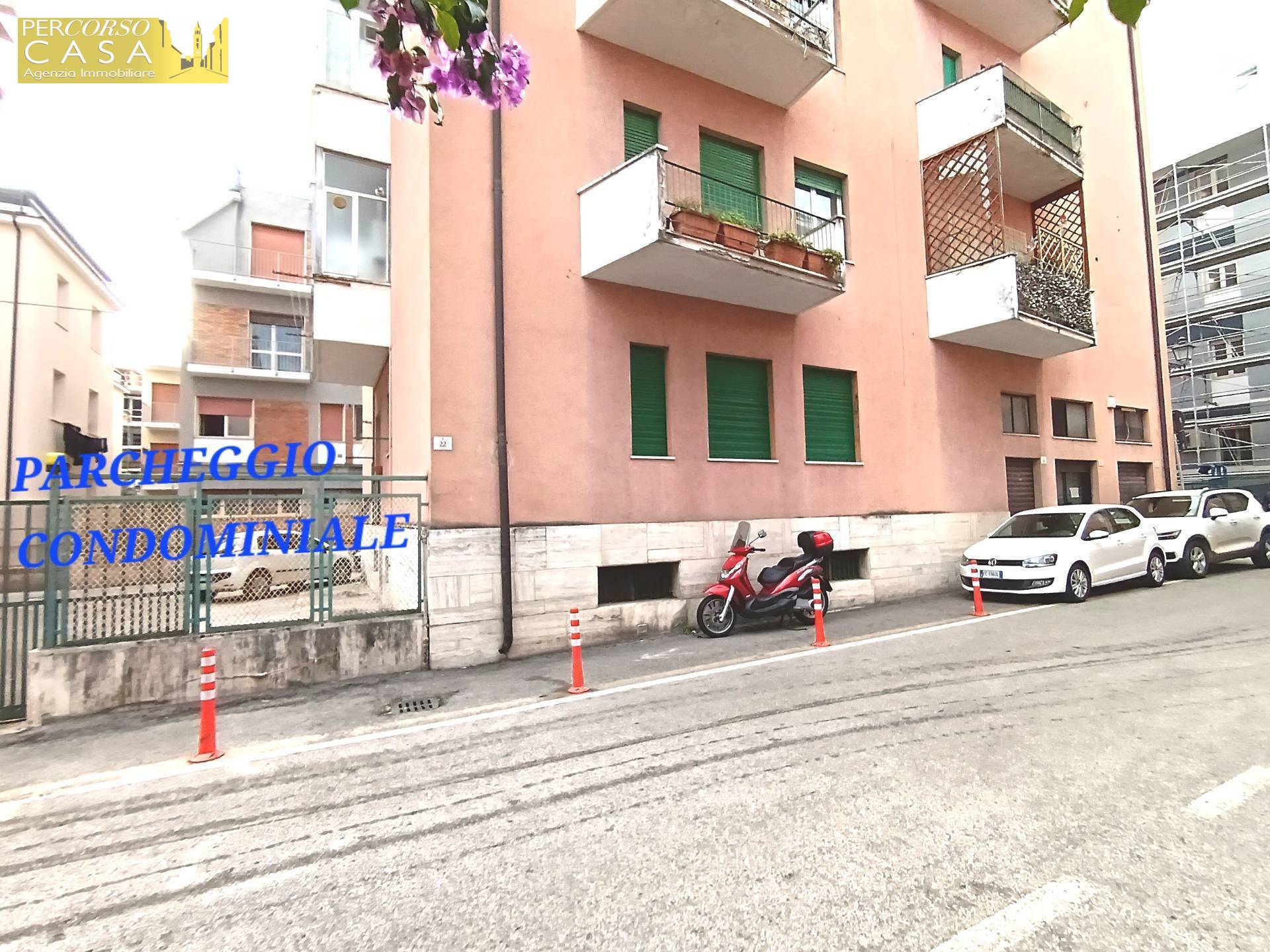 Locale Commerciale in vendita a Teramo, Centro Storico