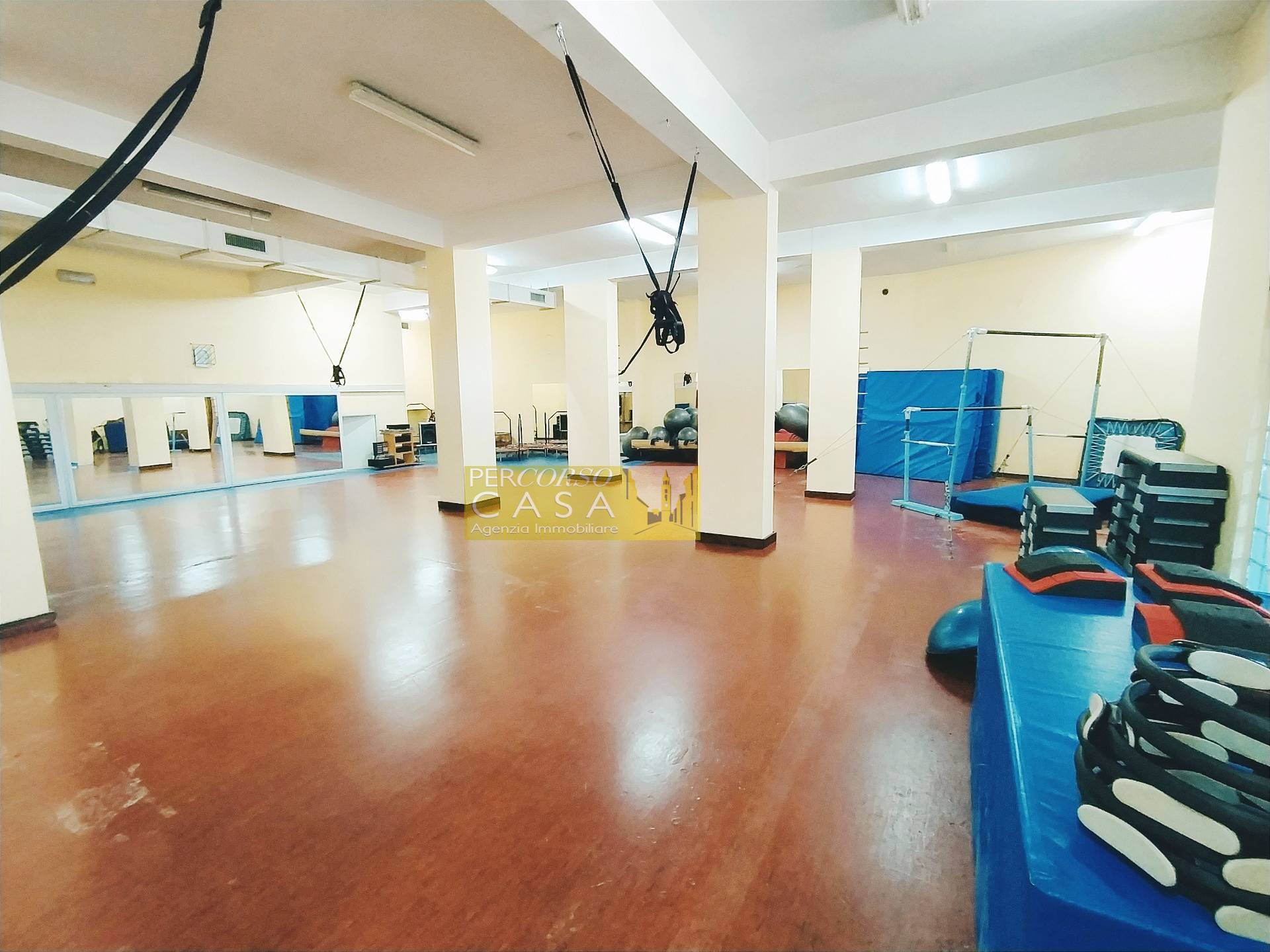 Locale Commerciale in vendita a Teramo, Viale Bovio