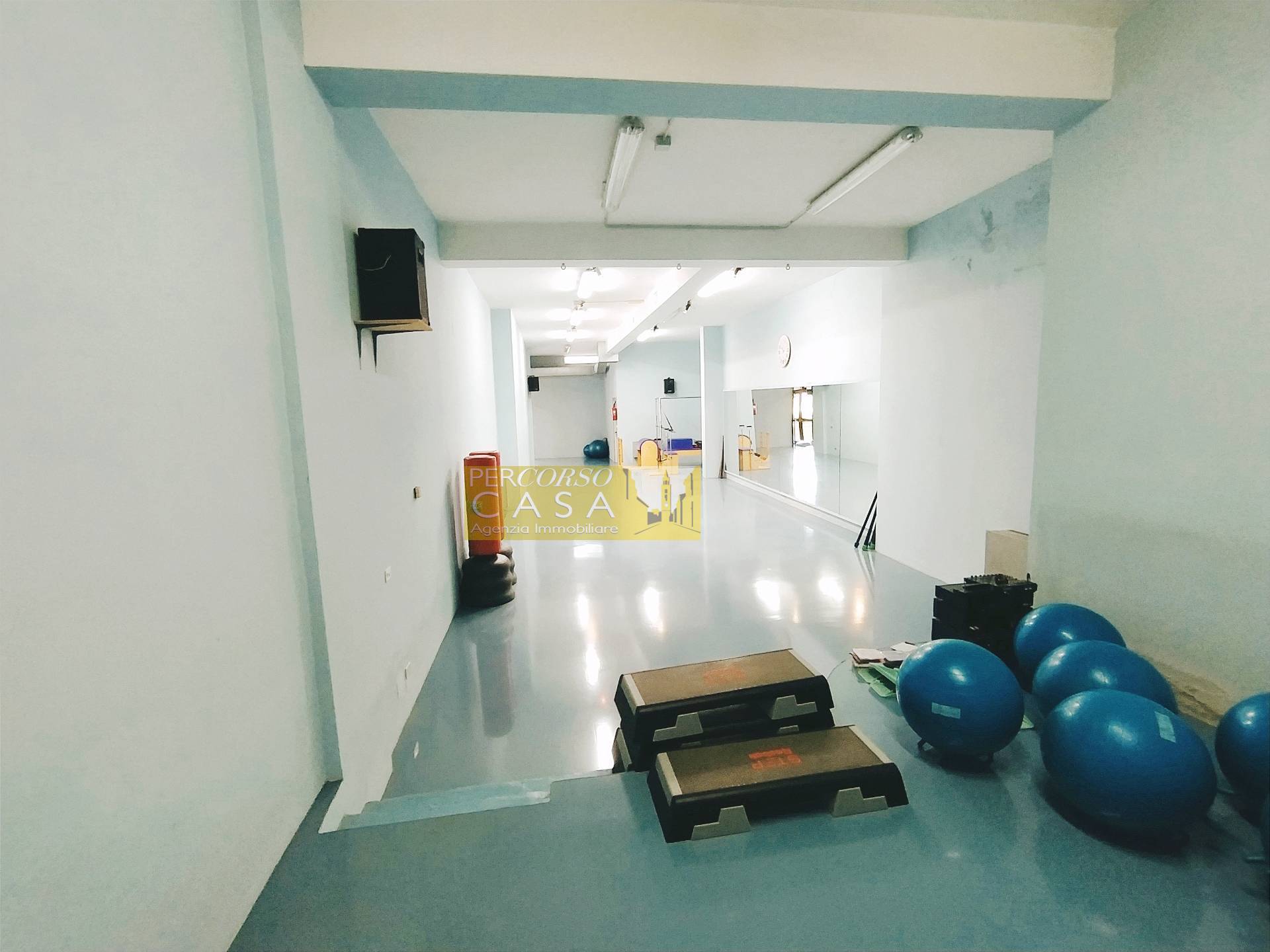 Locale Commerciale in vendita a Teramo, Viale Bovio