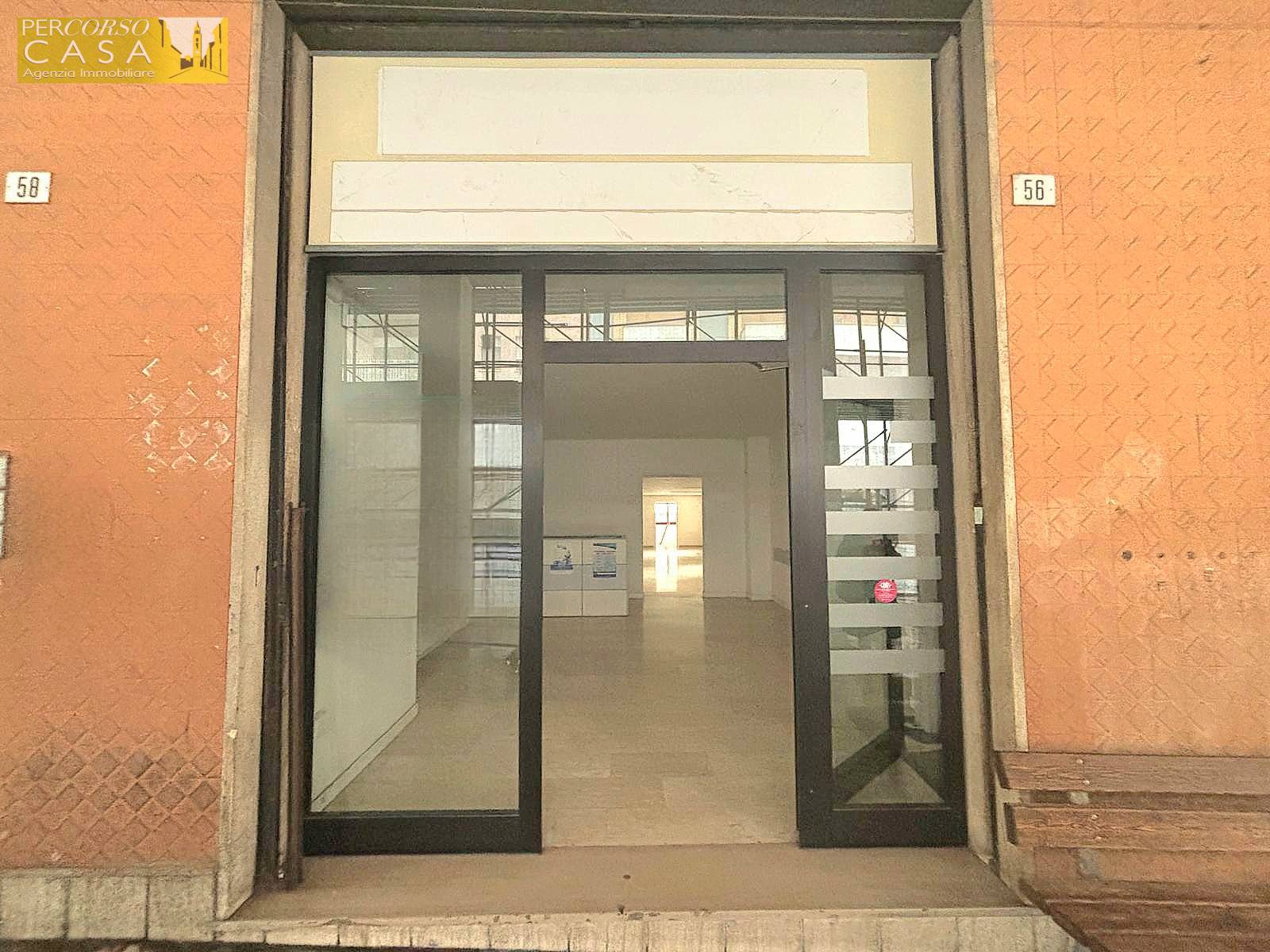 Locale Commerciale in affitto a Teramo, Stazione