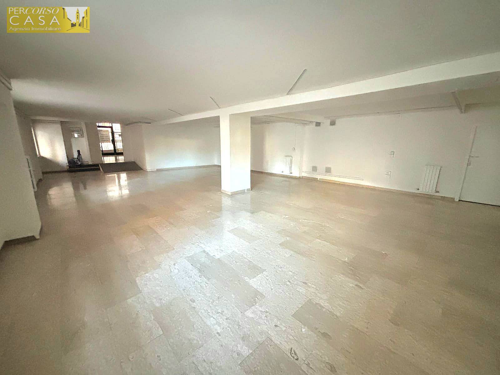 Locale Commerciale in affitto a Teramo, Stazione