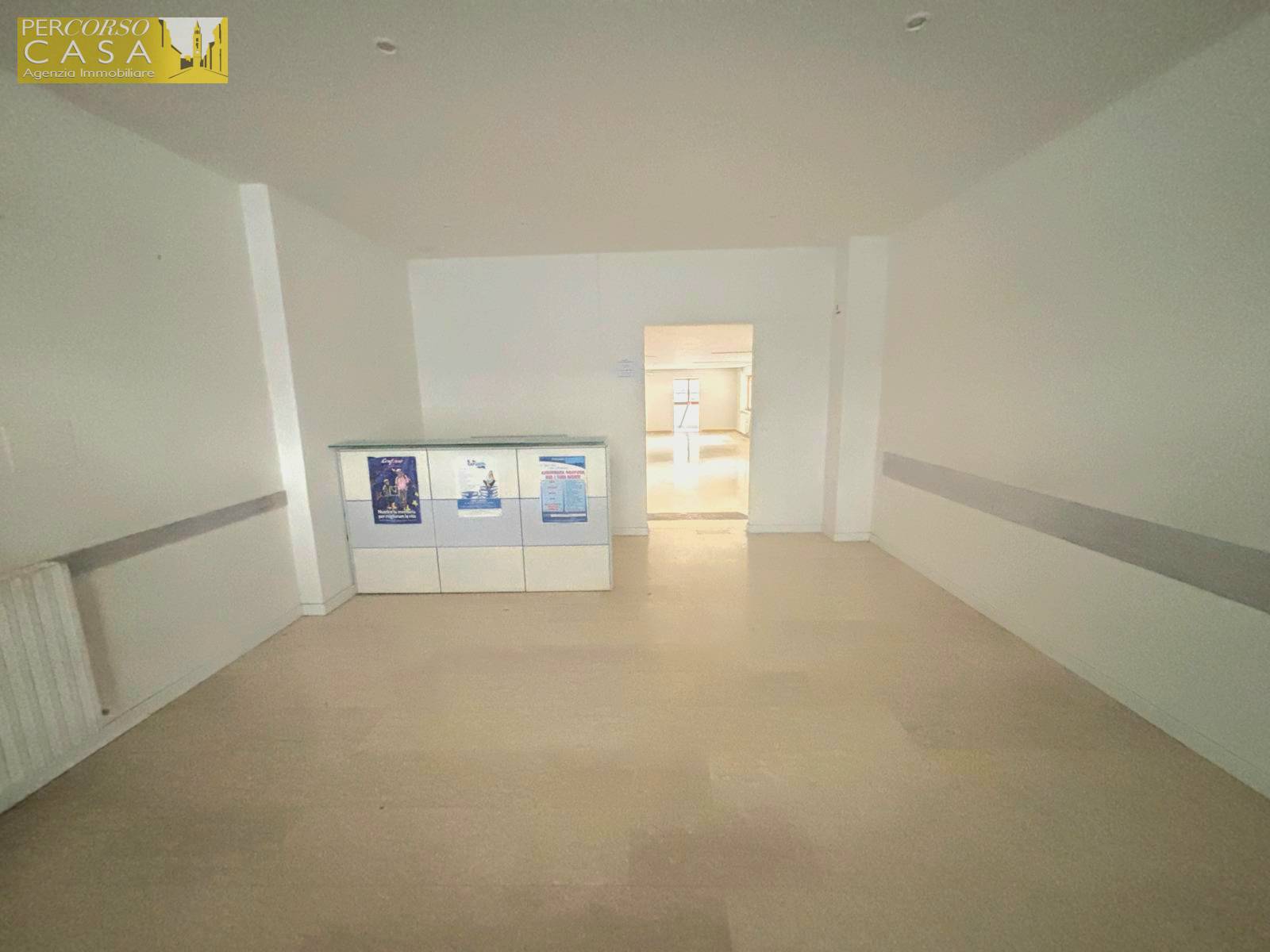 Locale Commerciale in affitto a Teramo, Stazione