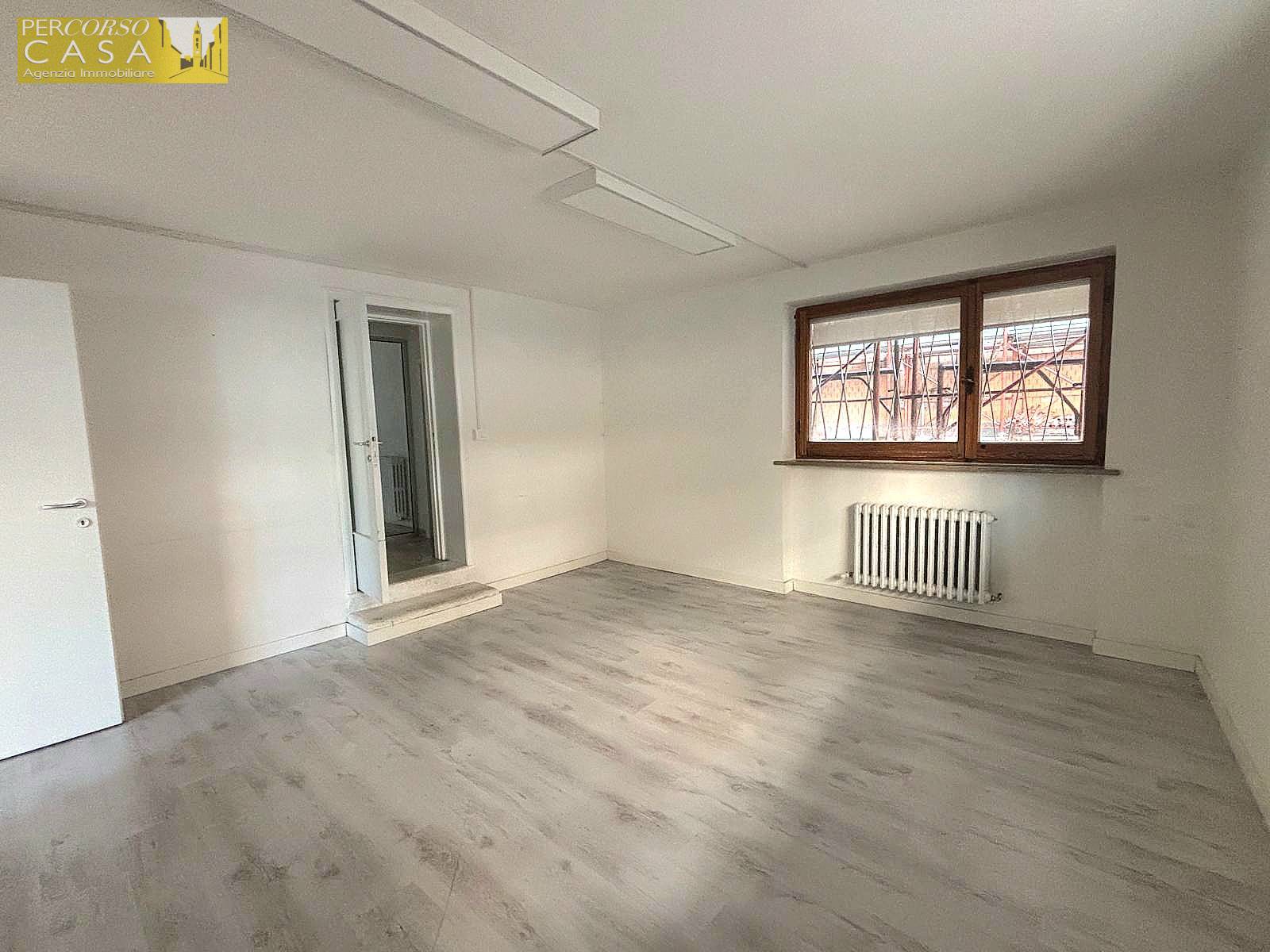 Locale Commerciale in affitto a Teramo, Stazione