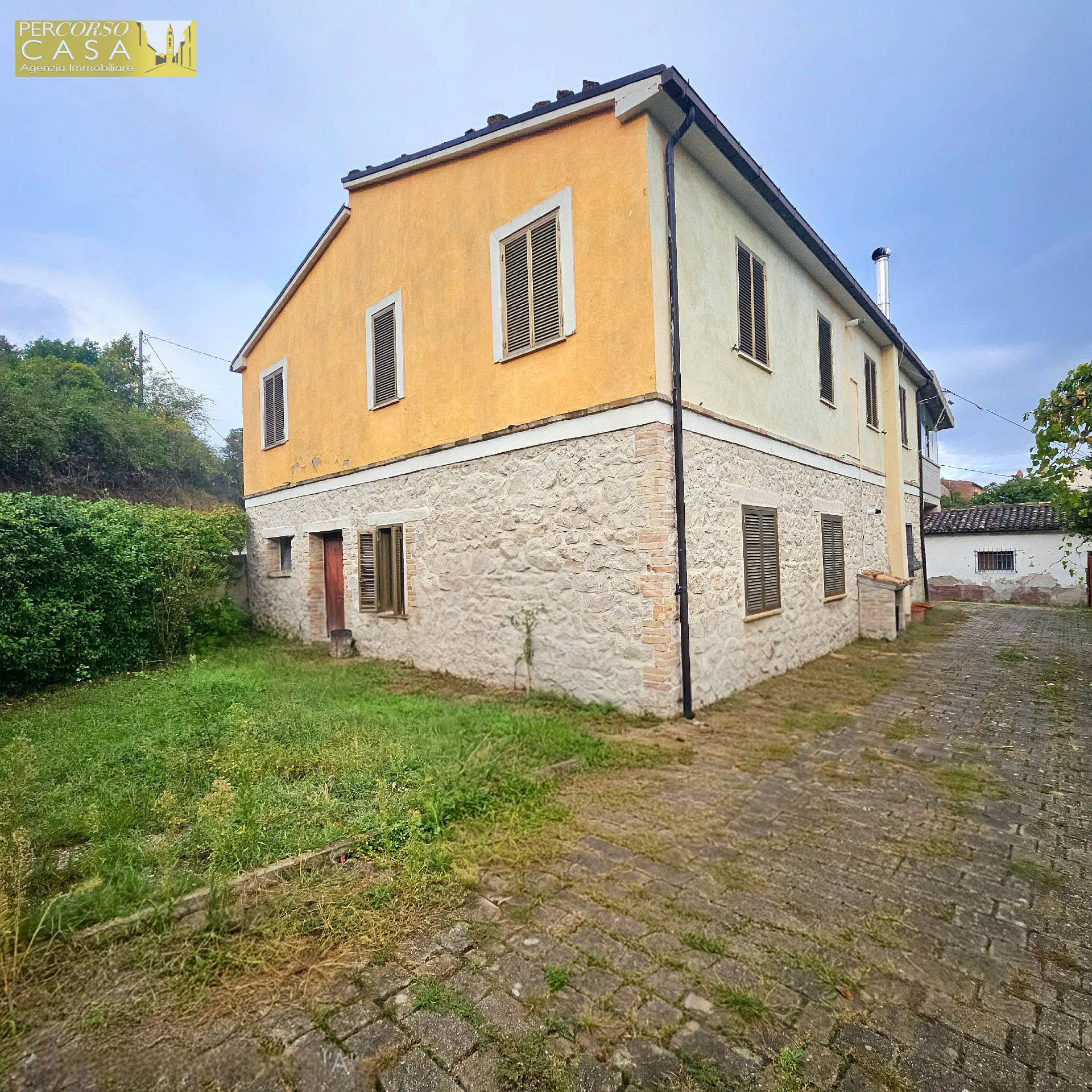 Bifamiliare in vendita a Teramo, Varano