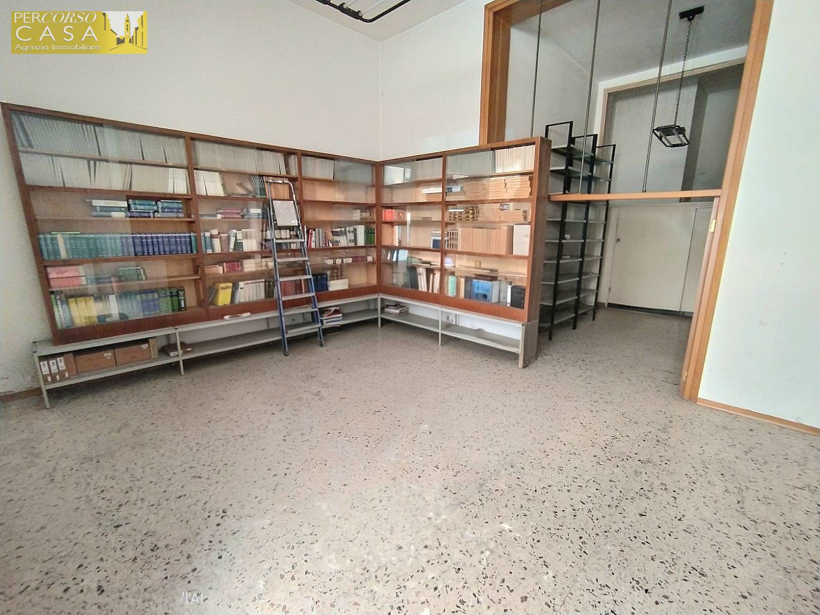 Locale Commerciale in vendita a Teramo, Centro Storico