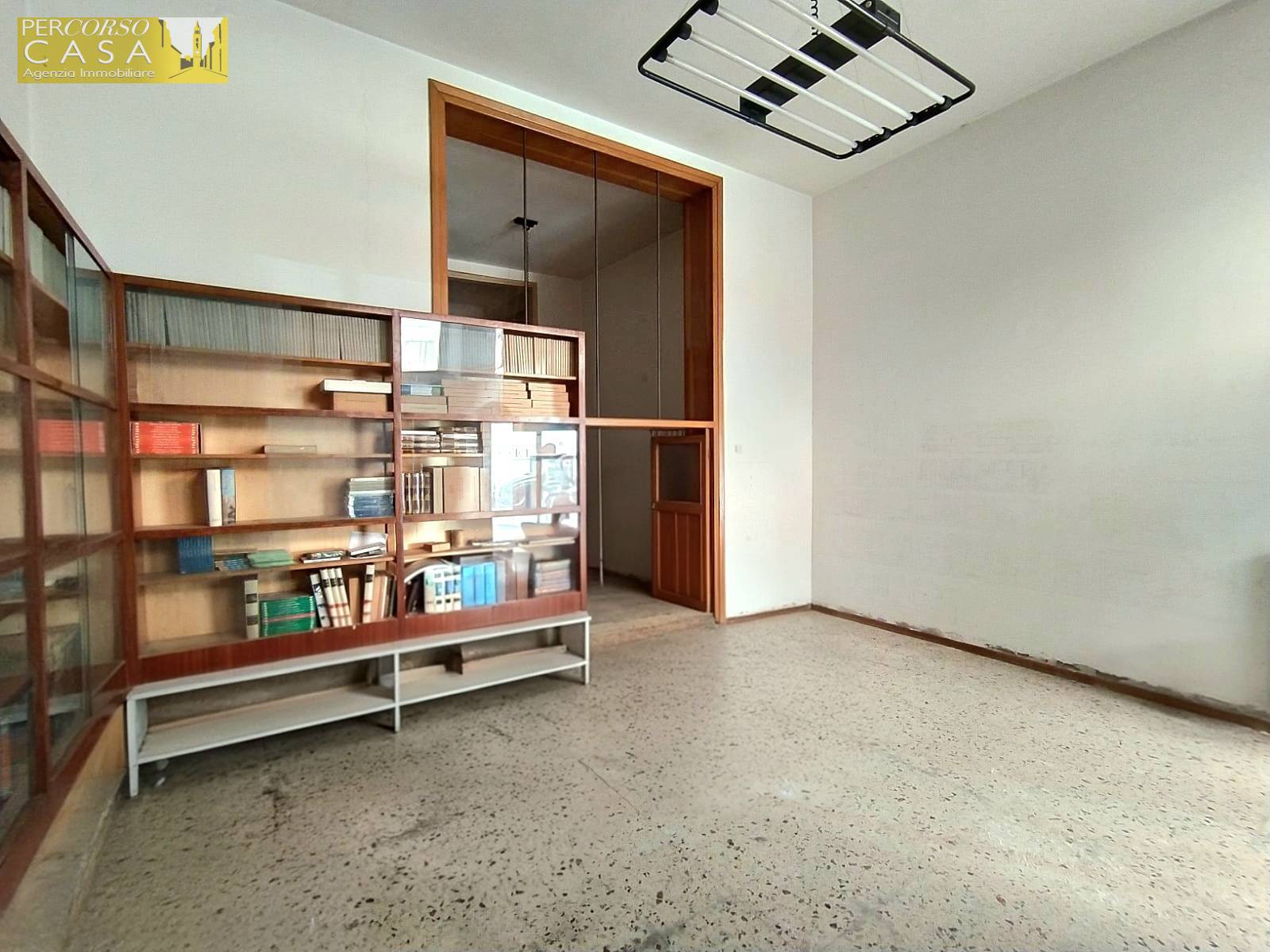 Locale Commerciale in vendita a Teramo, Centro Storico