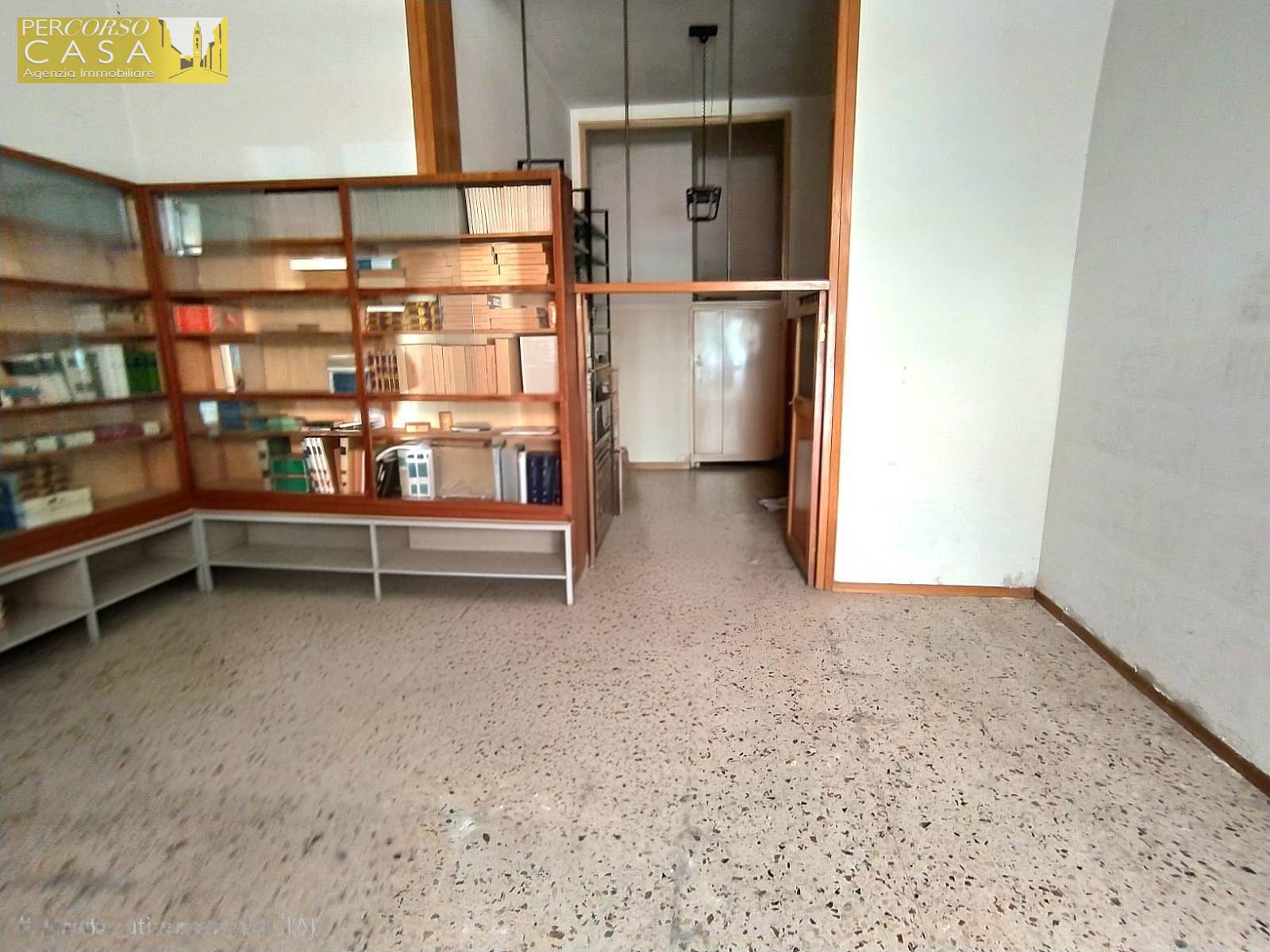 Locale Commerciale in vendita a Teramo, Centro Storico