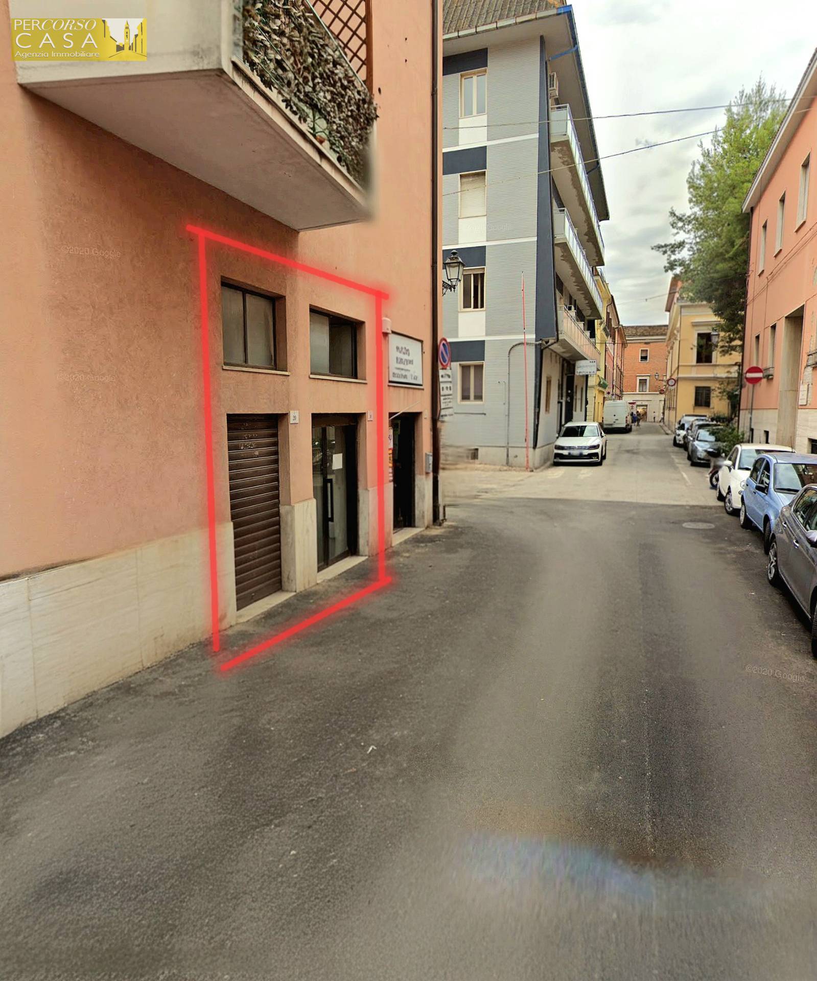 Locale Commerciale in vendita a Teramo, Centro Storico