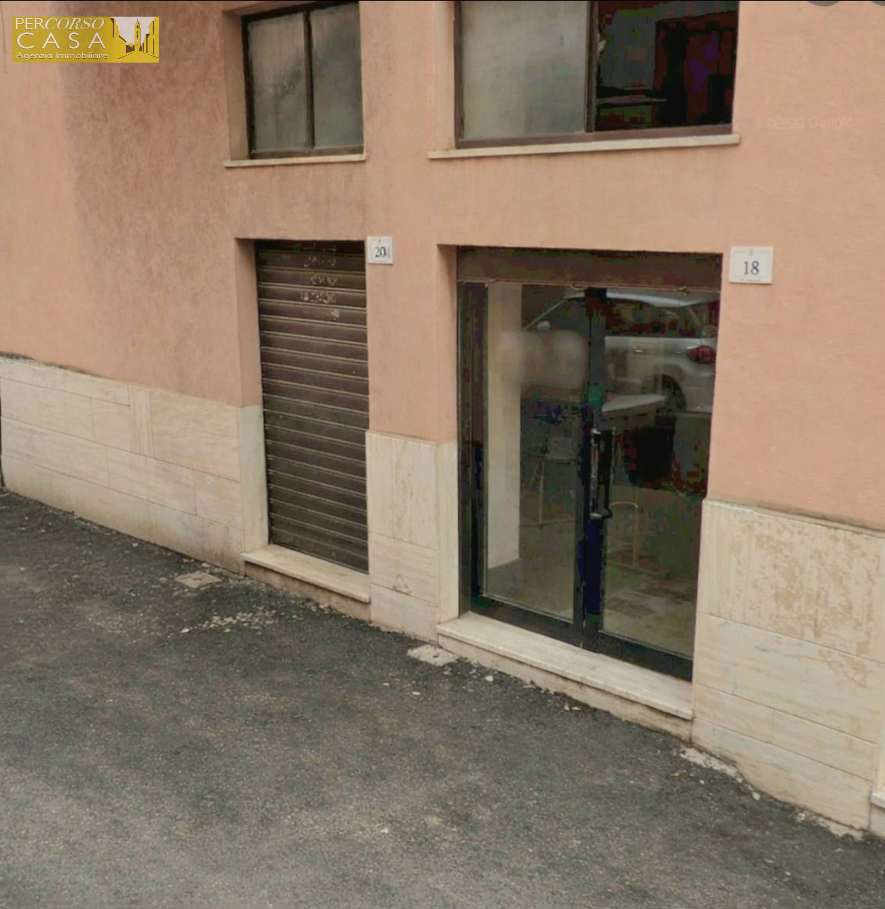 Locale Commerciale in vendita a Teramo, Centro Storico