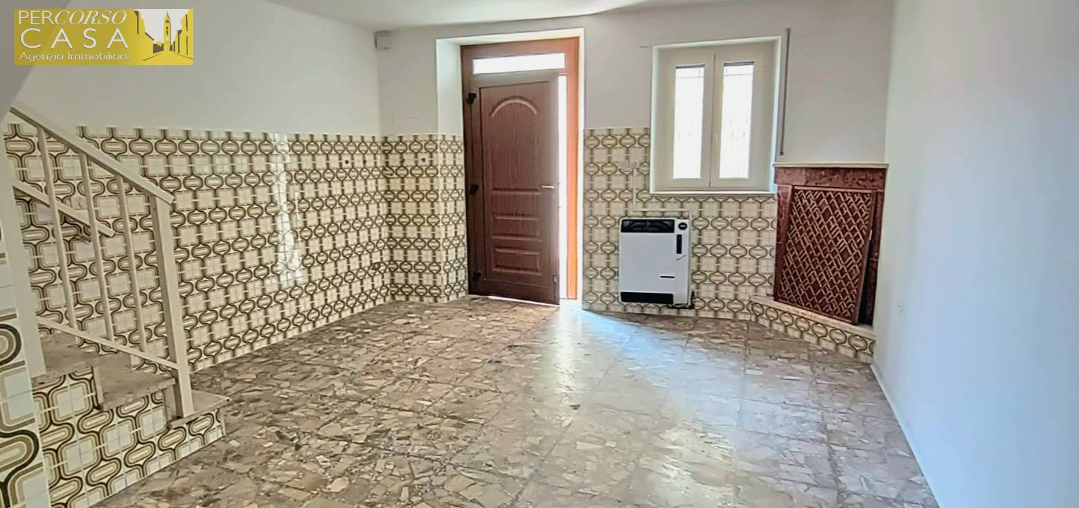 Casa indipendente in vendita a Teramo, Rocciano