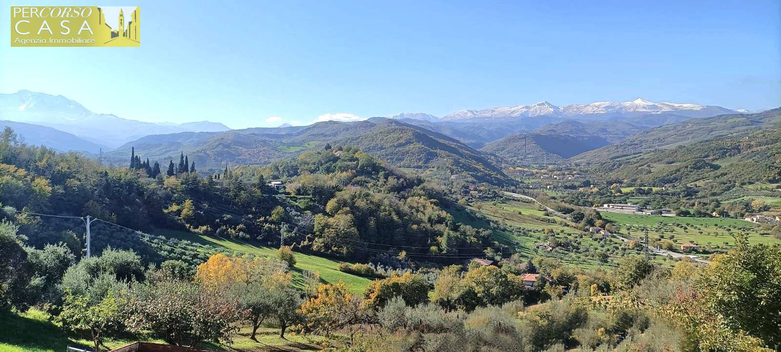 Casa indipendente in vendita a Teramo, Rocciano