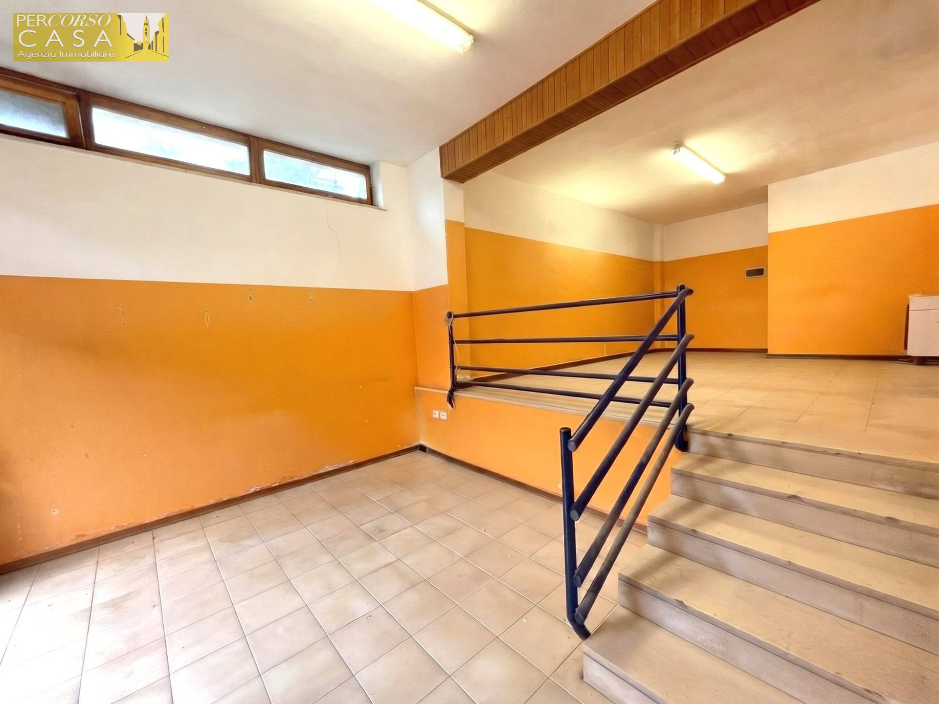 Locale Commerciale in affitto a Teramo, Villa Mosca