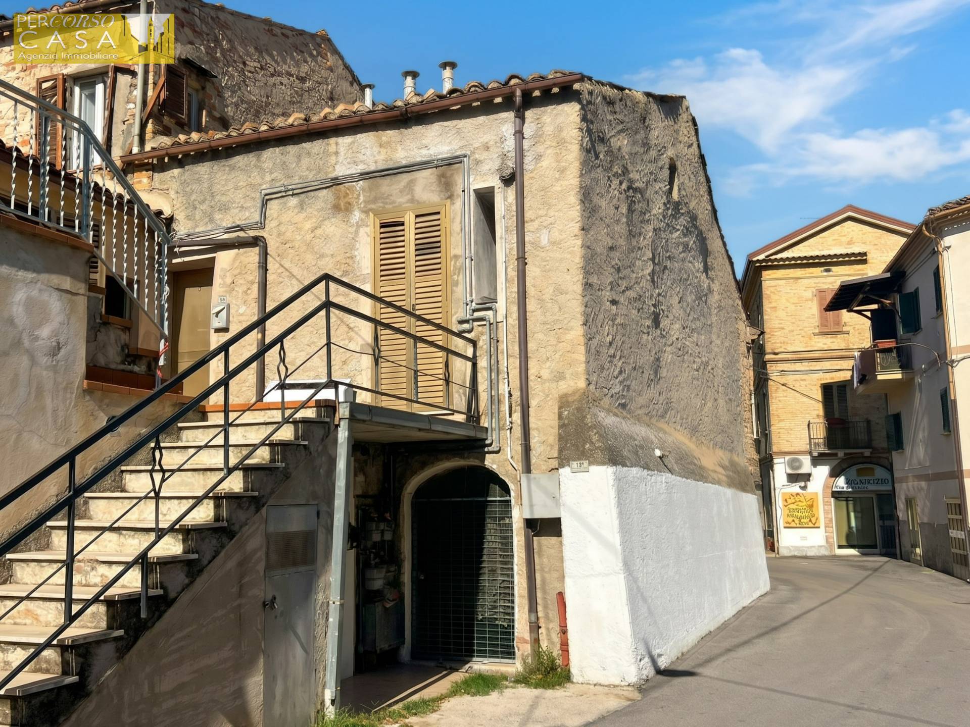 Appartamento Indipendente in vendita a Sant'Omero, Garrufo