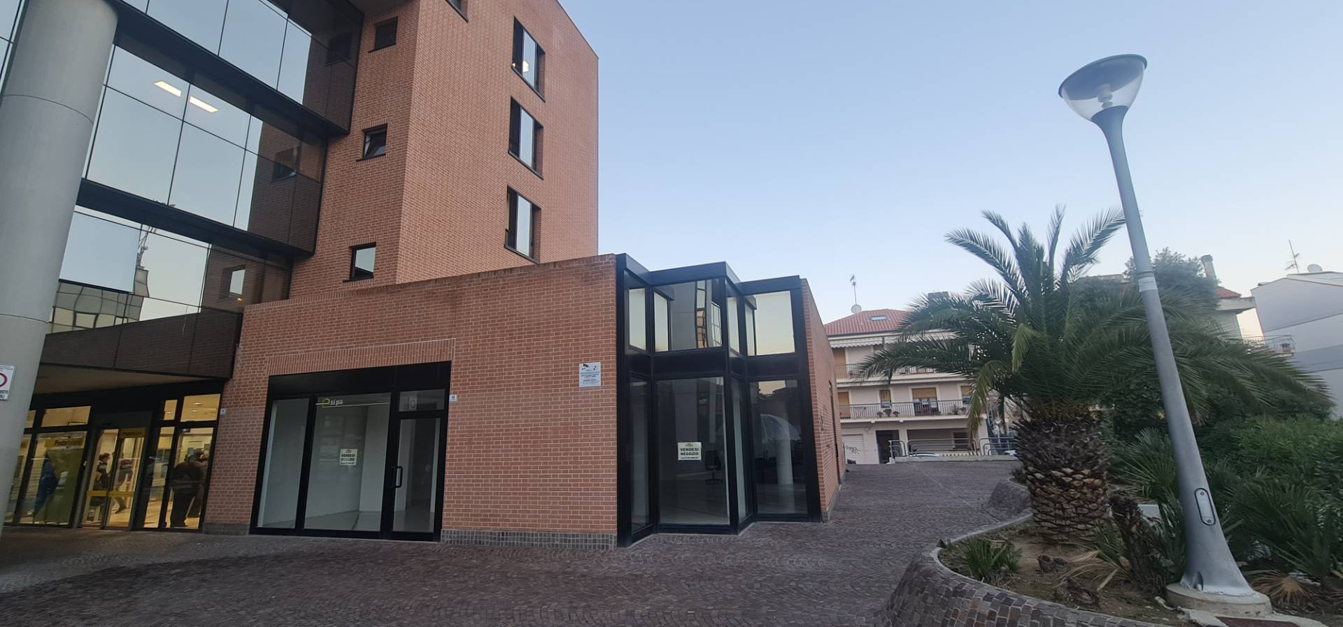 STUDIO-UFFICIO-NEGOZIO in vendita a San Benedetto del Tronto, Conad