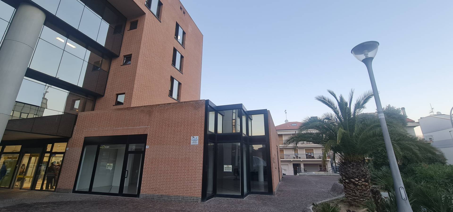STUDIO-UFFICIO-NEGOZIO in vendita a San Benedetto del Tronto, Conad