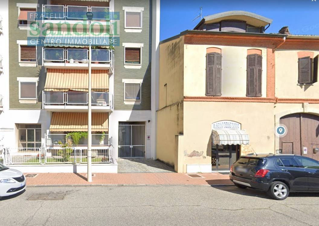 Box in affitto a Vercelli, Semicentro