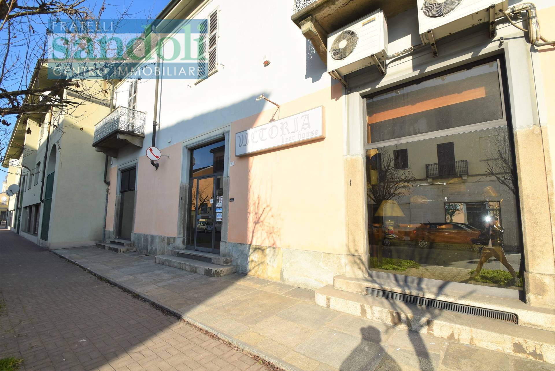 Locale commerciale in vendita a Vercelli, Stazione