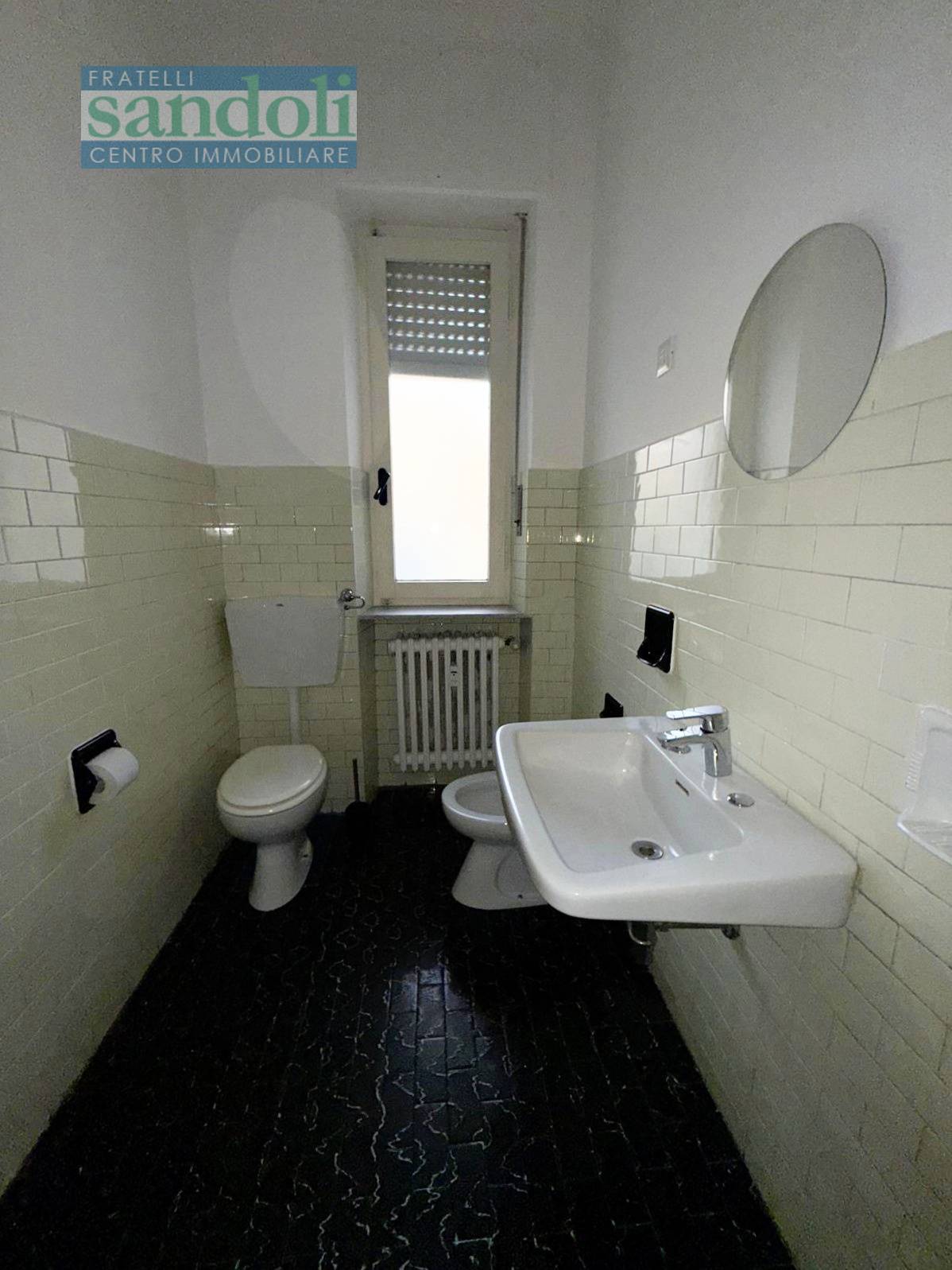 Ufficio in affitto a Vercelli, Semicentro