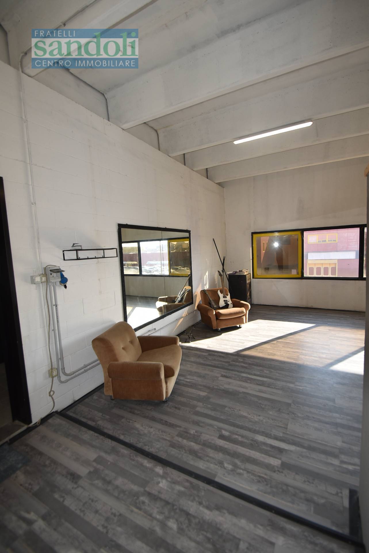 Ufficio in vendita a Santhi