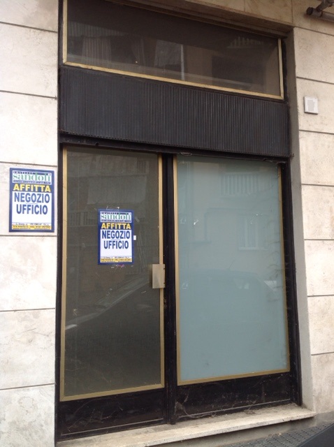 Negozio-Ufficio in affitto a Vercelli, Semicentro
